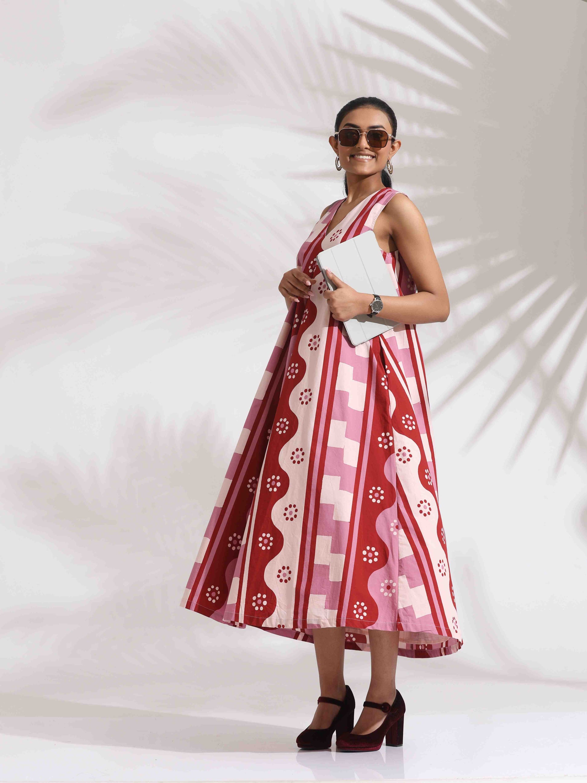 trueBrowns Pink Cotton Abstract Print Dress | Swadesiicart