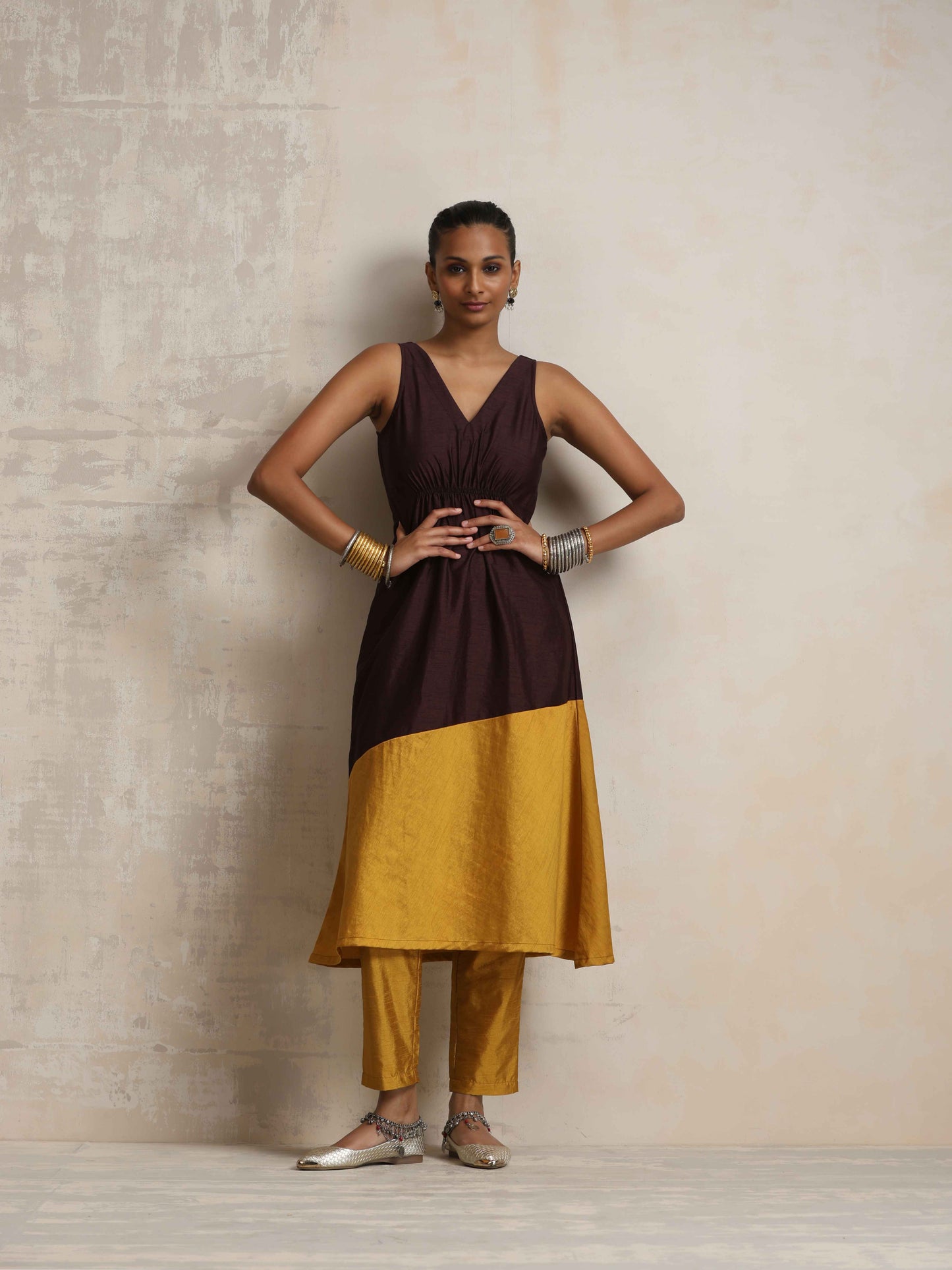 trueBrowns Cola Silk Kurta Set | Swadesiicart