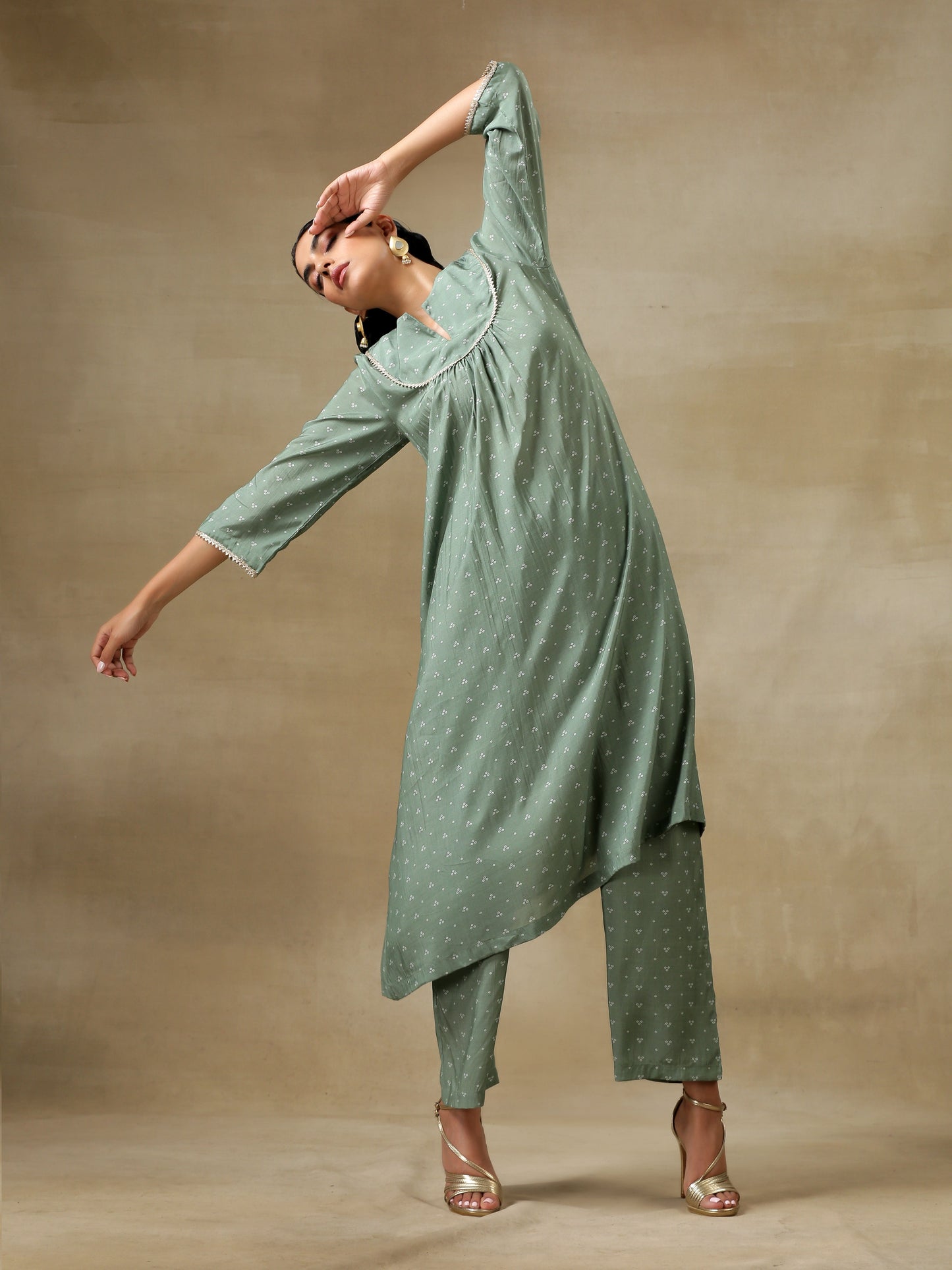 trueBrowns Light Green Bandhani Printed Silk Yoke Kurta Pant Set | Swadesiicart