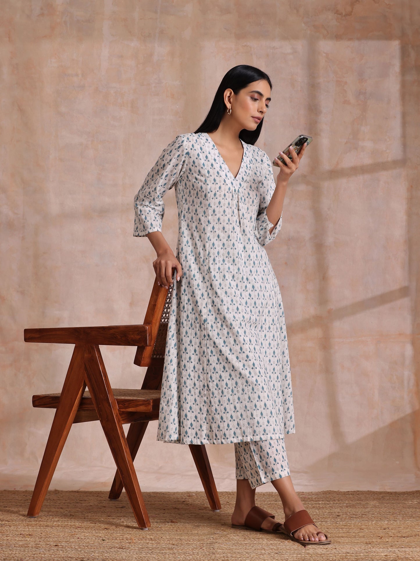 trueBrowns White With Teal Buta Block Print Cotton Front Neck Gathered Kurta Pant Set | Swadesiicart