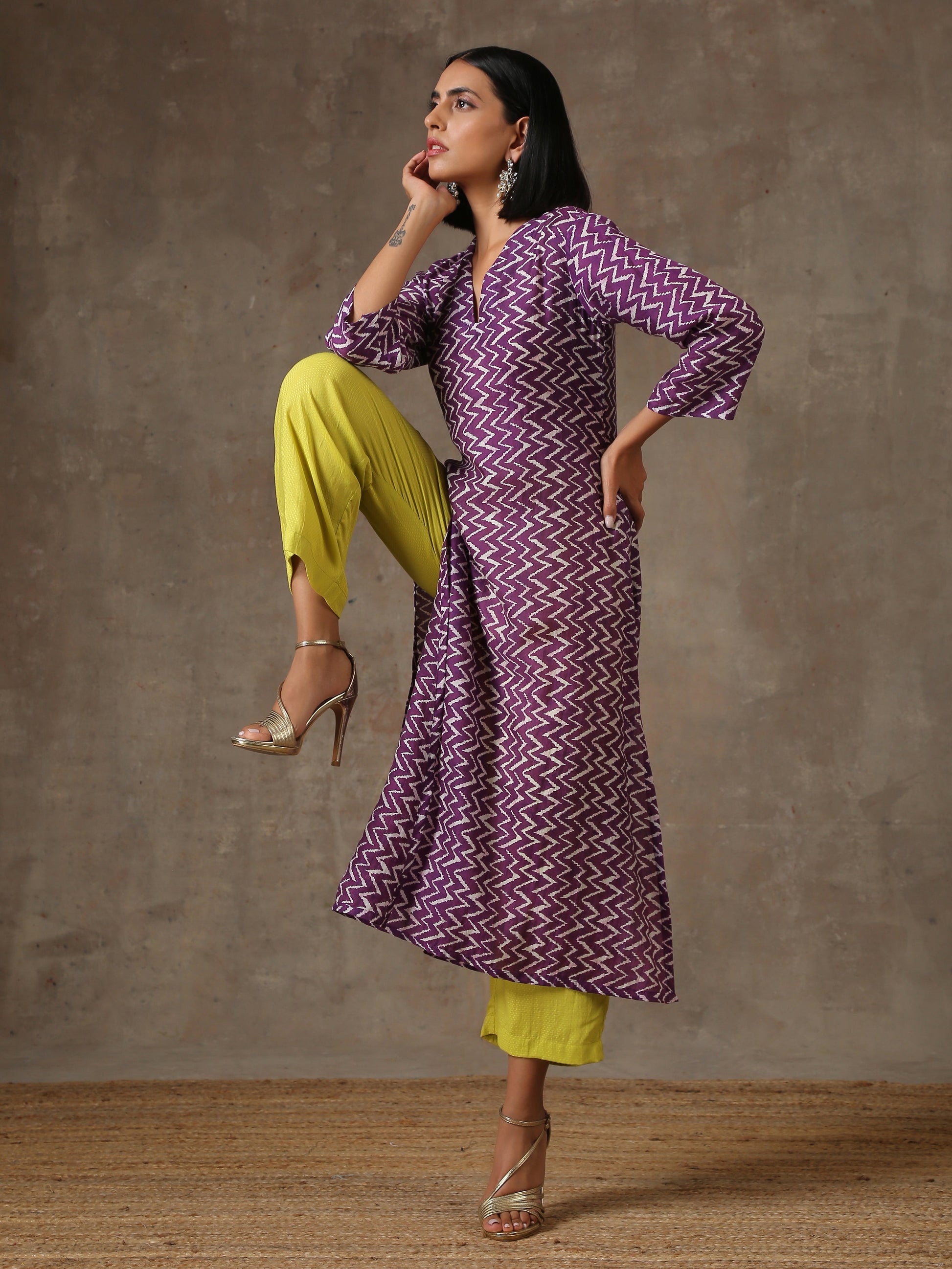 trueBrowns Purple White Lehariya Printed Silk kurta Pant Set | Swadesiicart