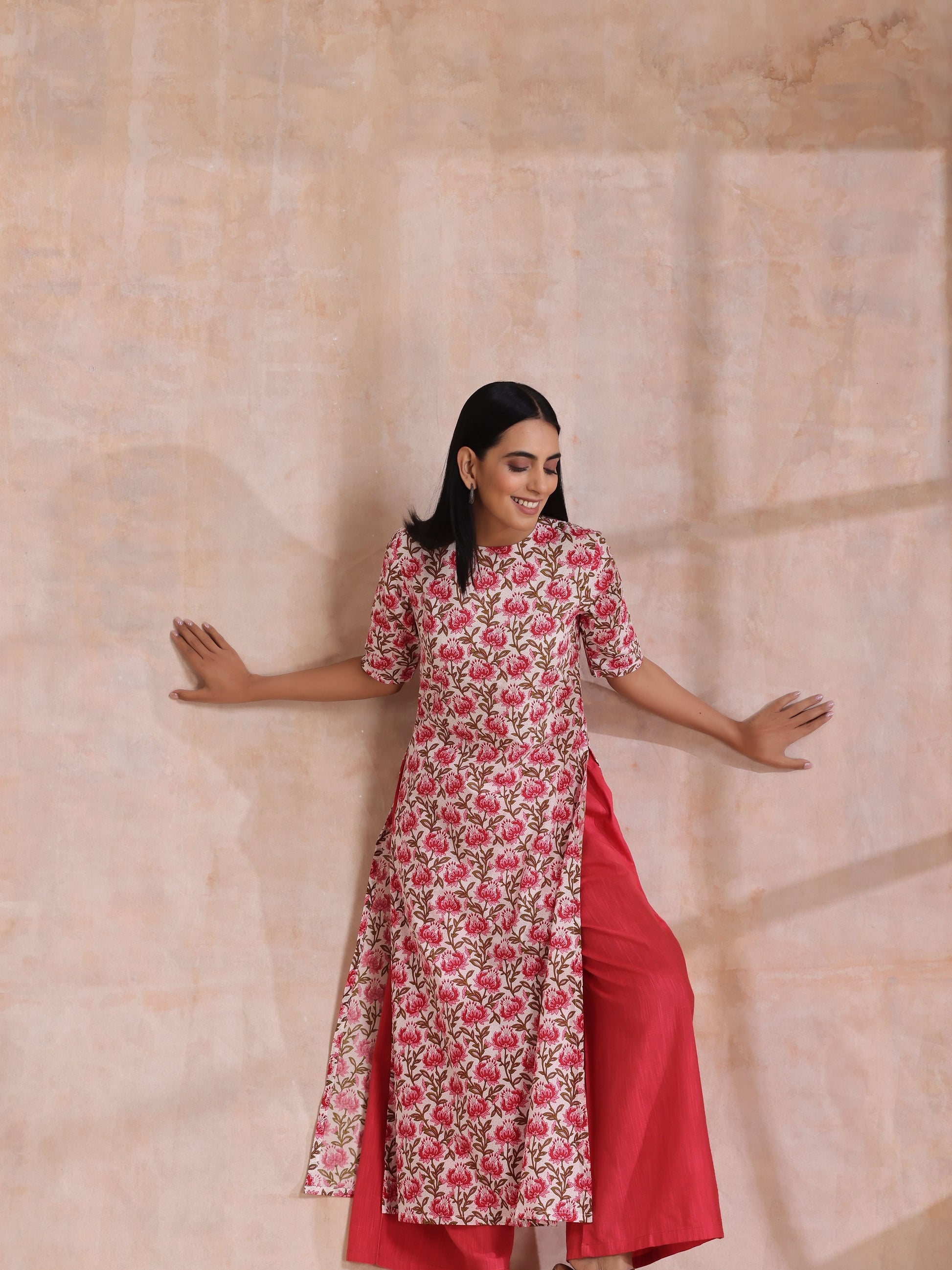 trueBrowns Pink Brown Overall Floral On White Block Print Cotton Slit Kurta Pant Set | Swadesiicart