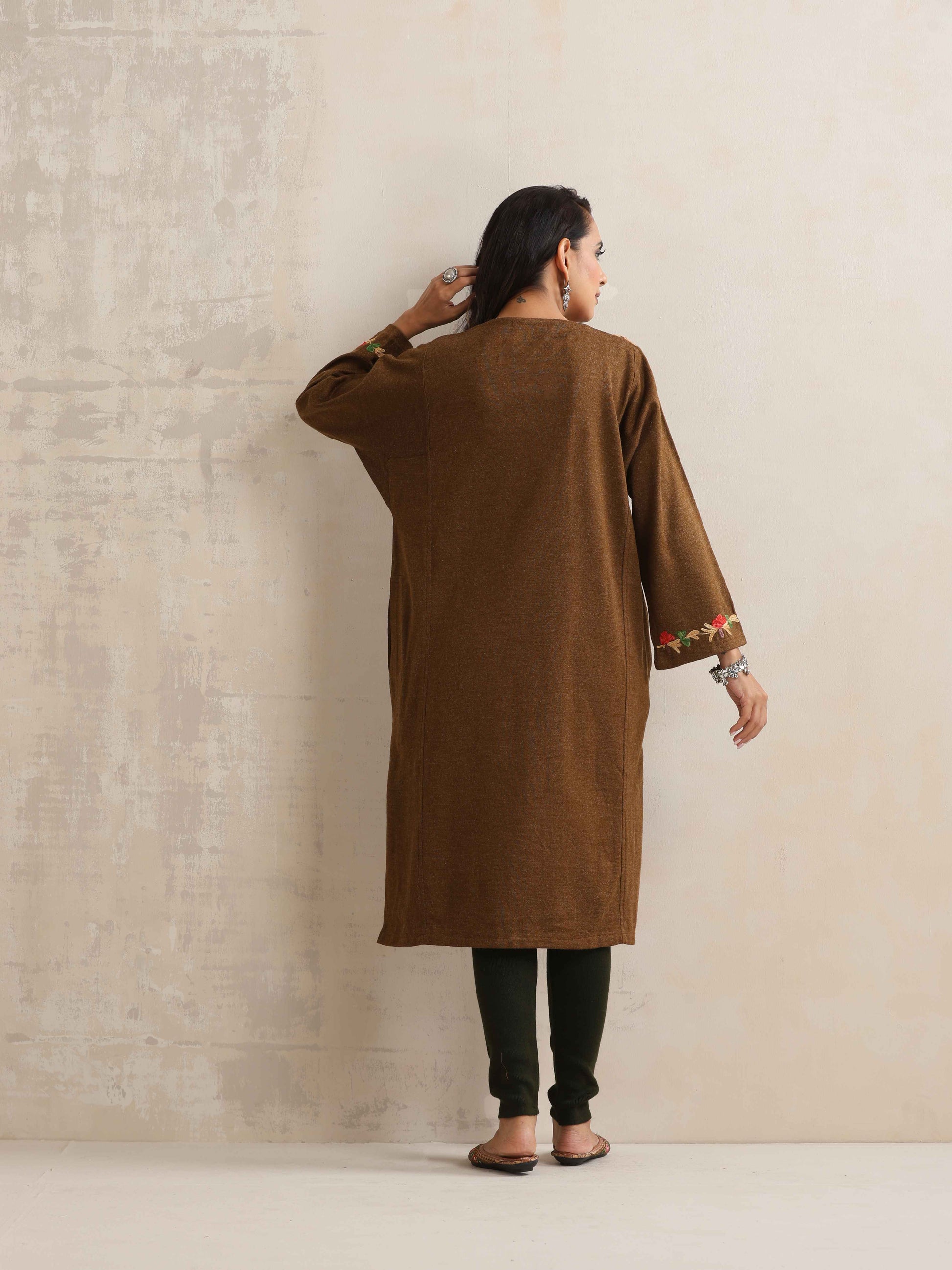 trueBrowns Brown Kashmiri Embroidered Woollen Phiran Kurta | Swadesiicart