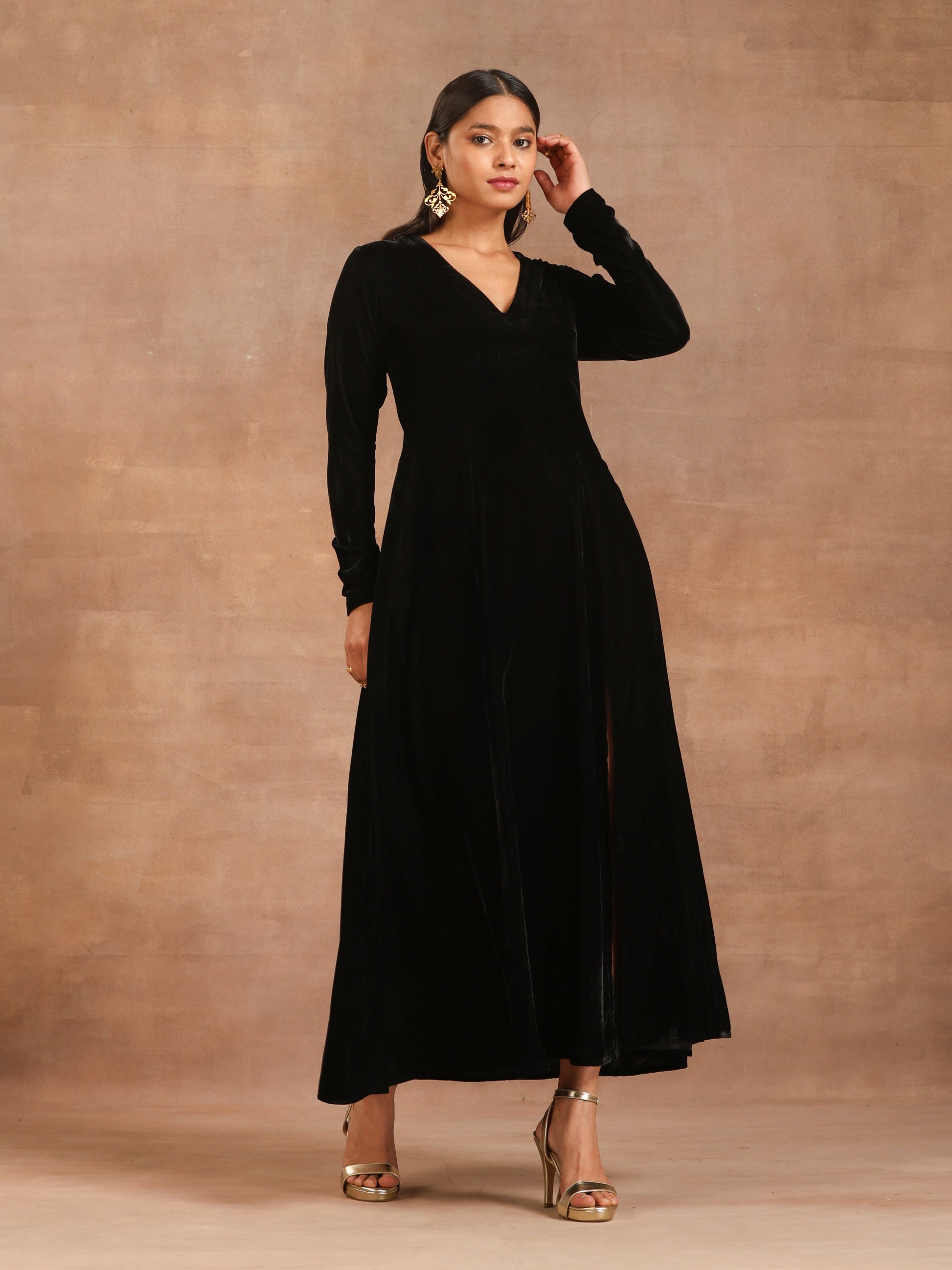 trueBrowns Black Velvet Dress | Swadesiicart