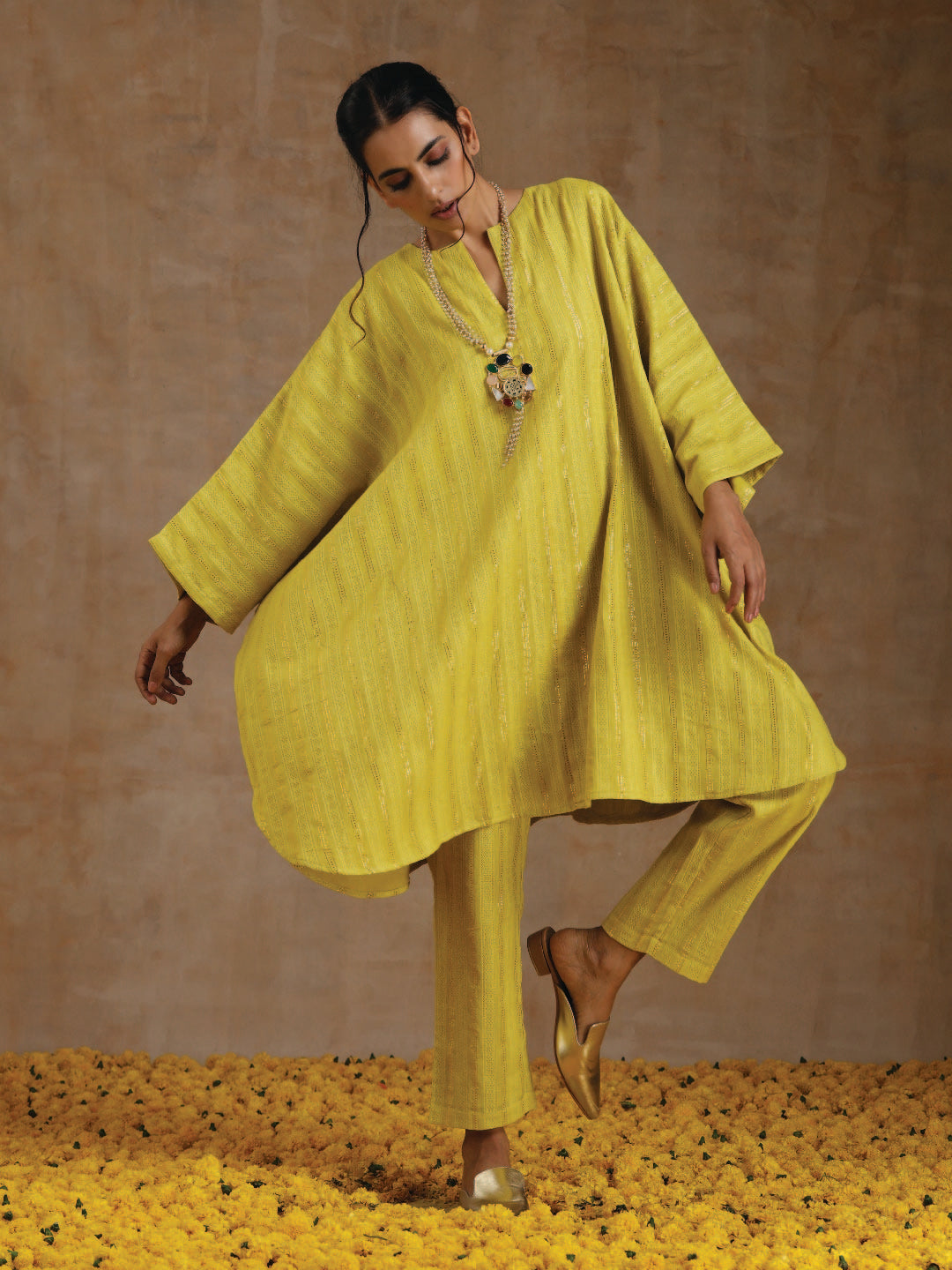trueBrowns Lime Gold Cotton Oversized Round Co-Ord Set - Swadesiicart