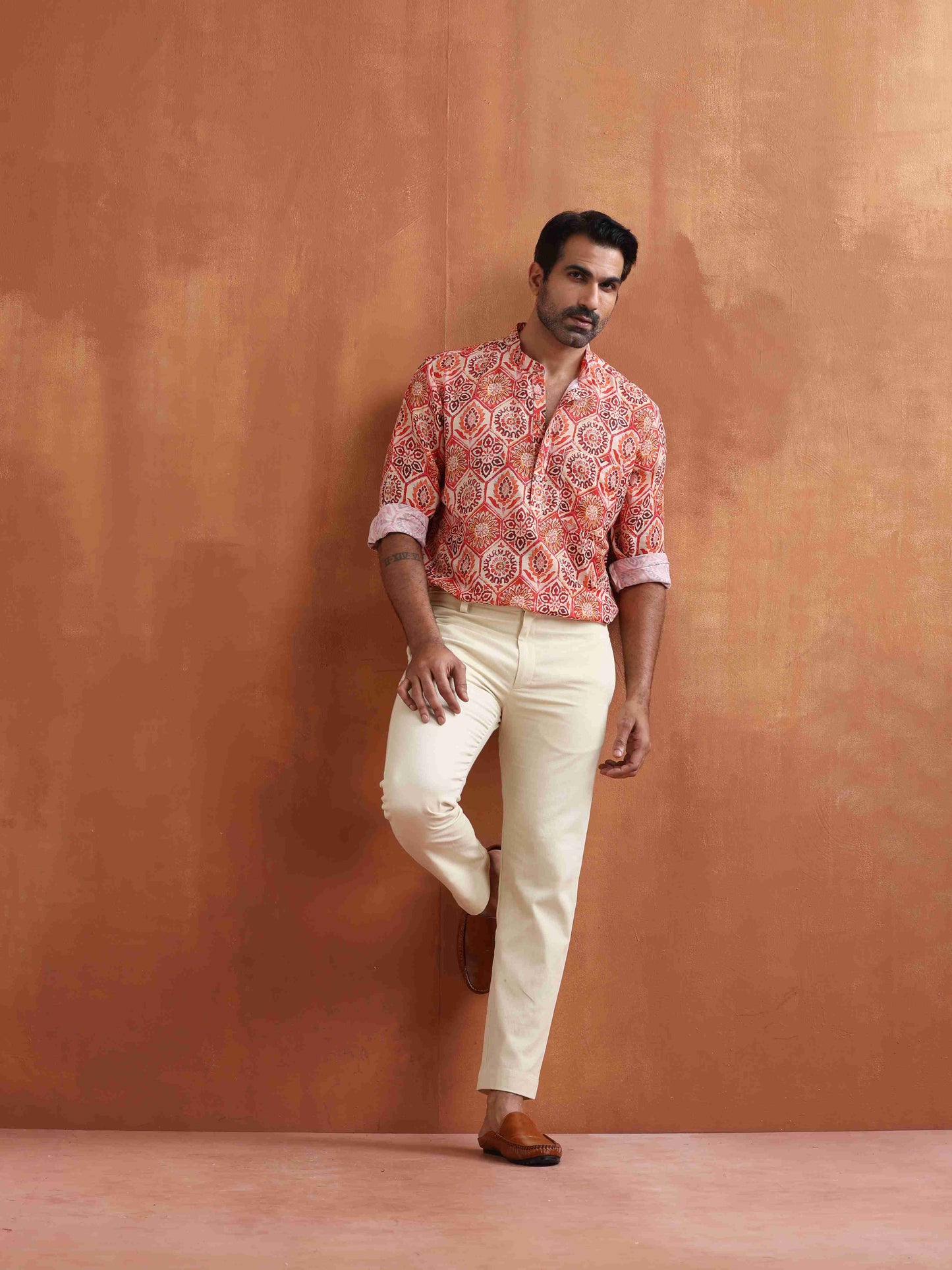 trueBrowns Men's Beige Printed Short Kurta | Swadesiicart