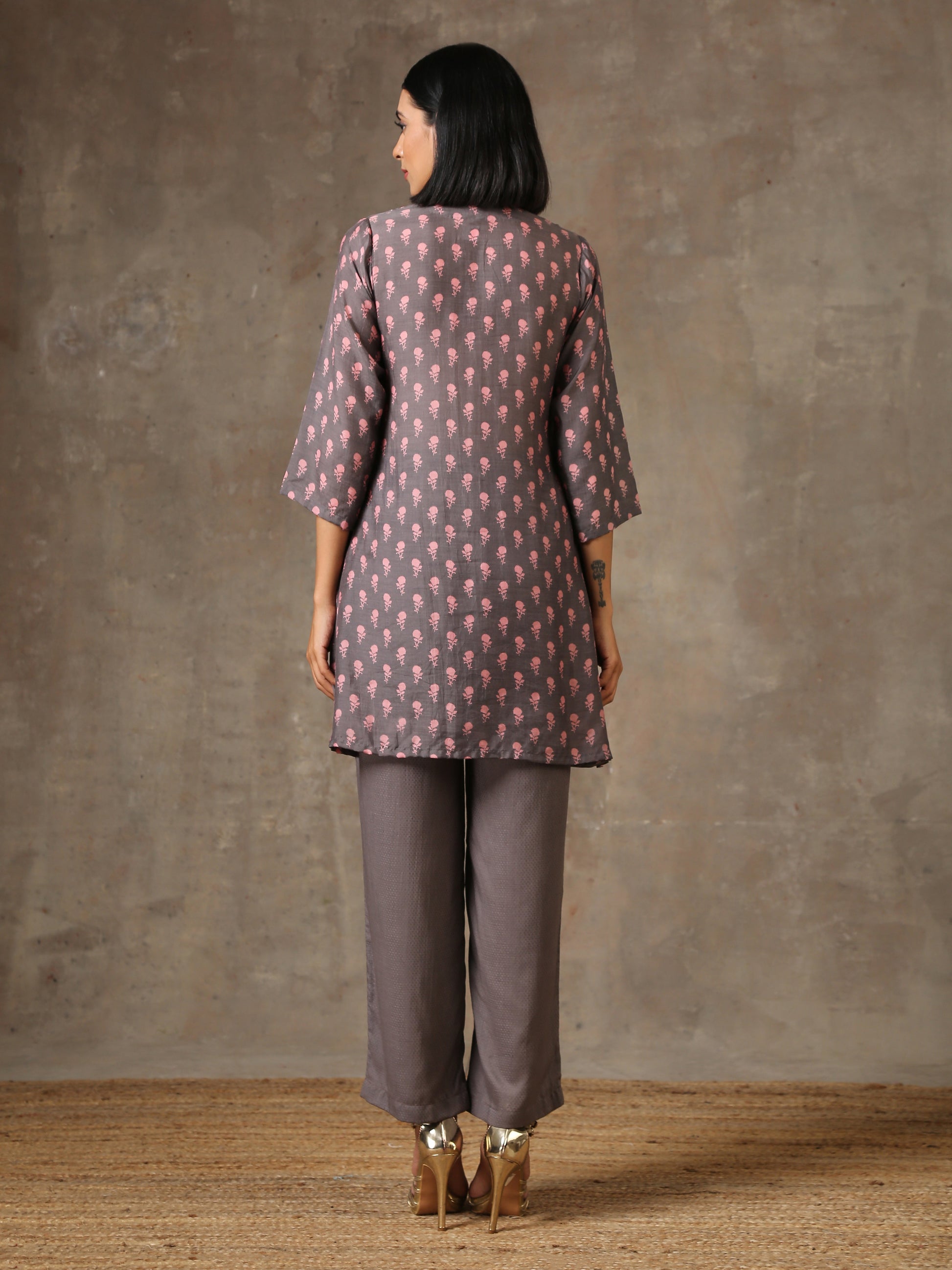 trueBrowns Grey Pink Floral Printed Silk Co-Ord Set - Swadesiicart