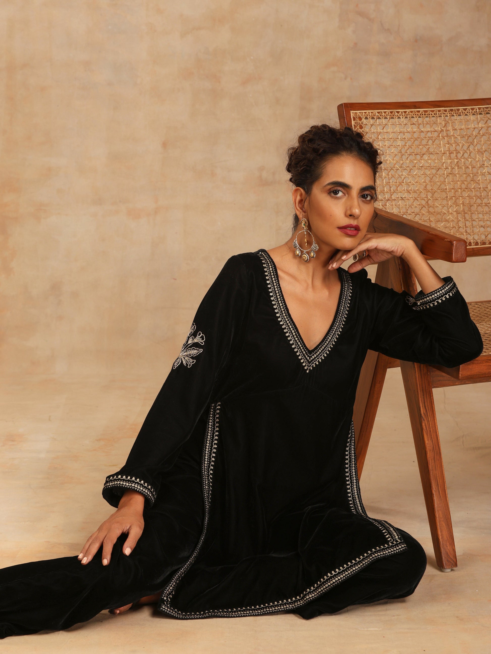 trueBrowns Black Velvet Embroidered Co-ord Set - Swadesiicart