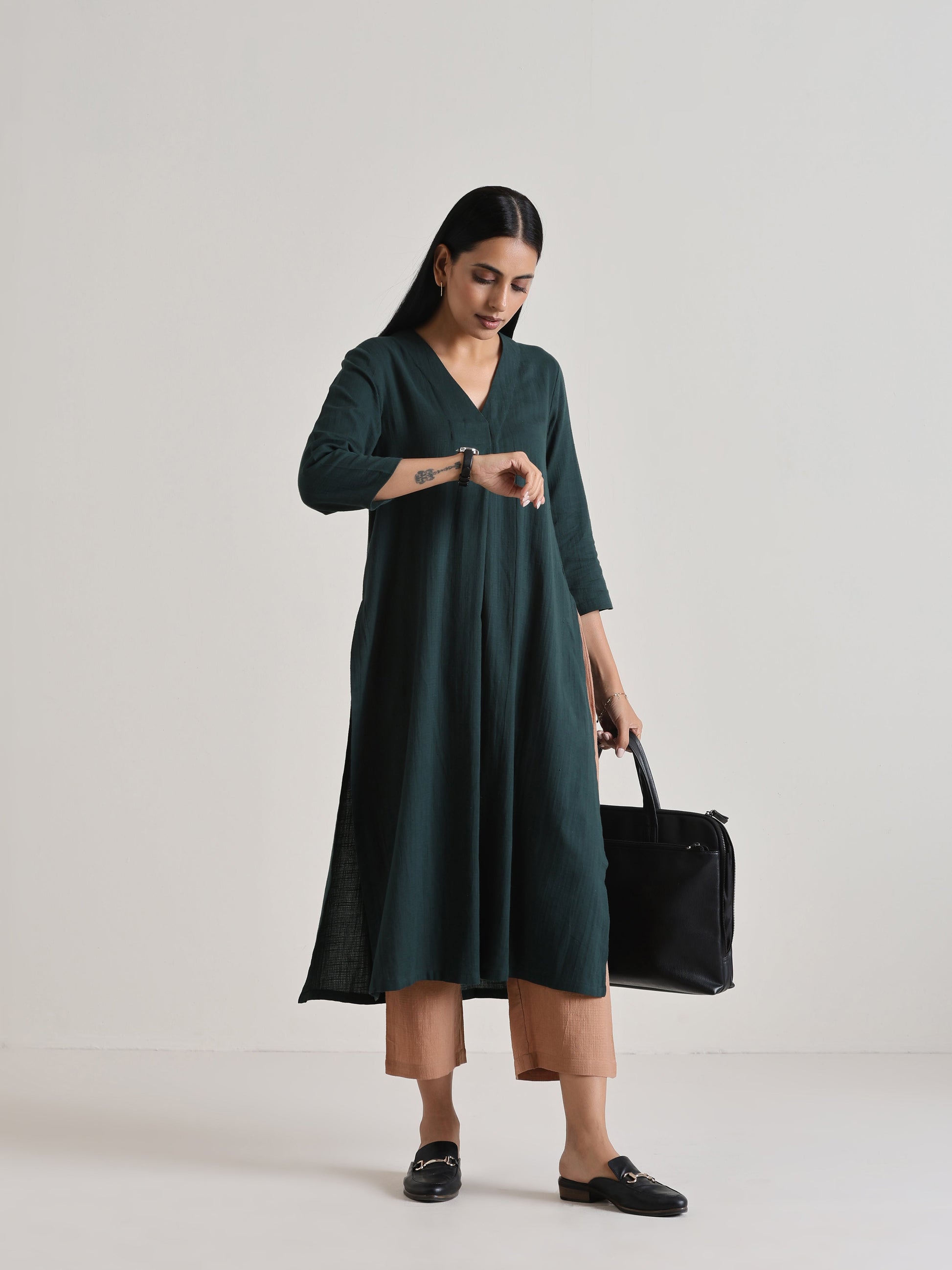 trueBrowns Dark Green Kurta Pant Set | Swadesiicart