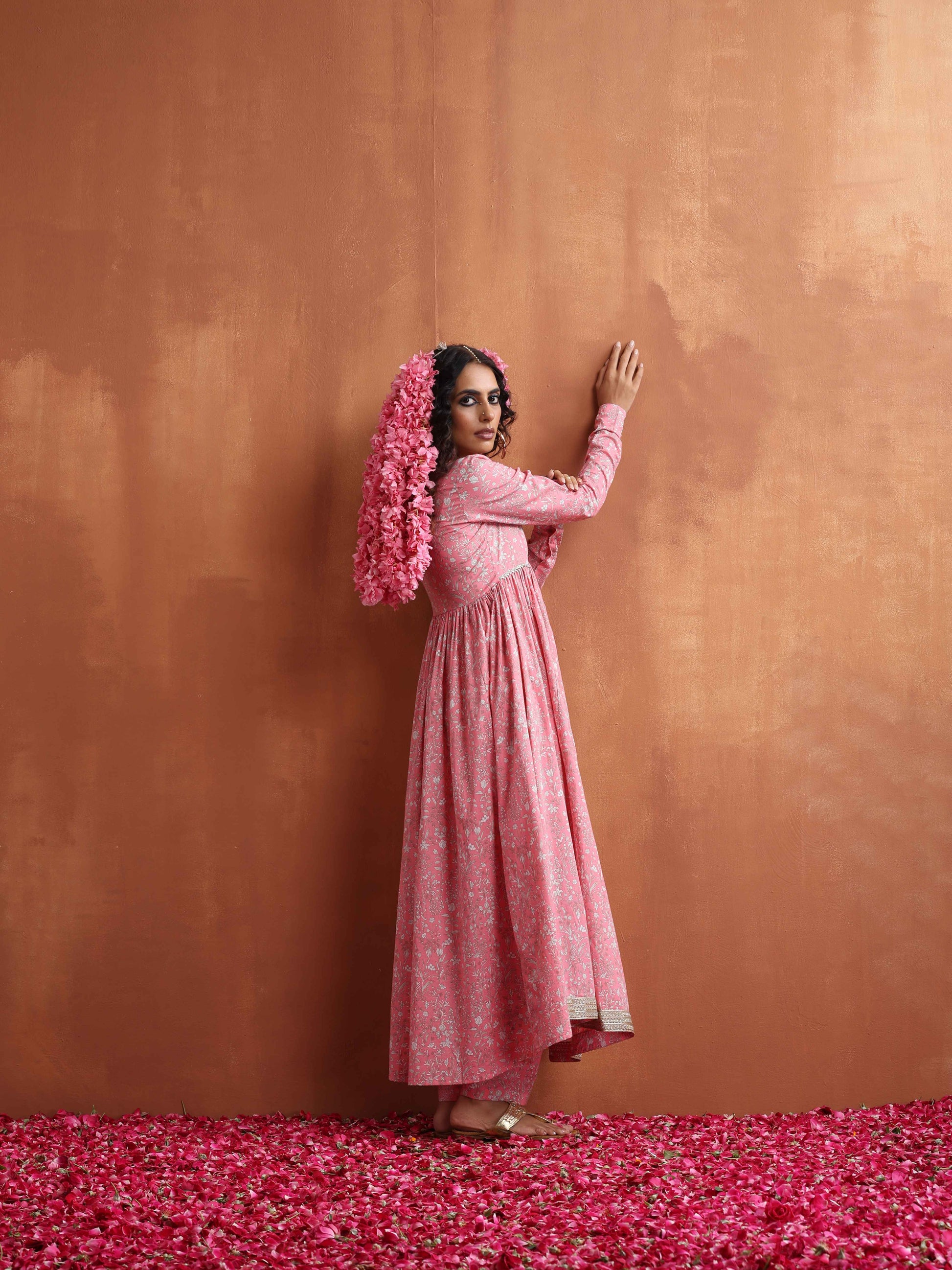 trueBrowns Pink Print Flared Anarkali Kurta Set | Swadesiicart