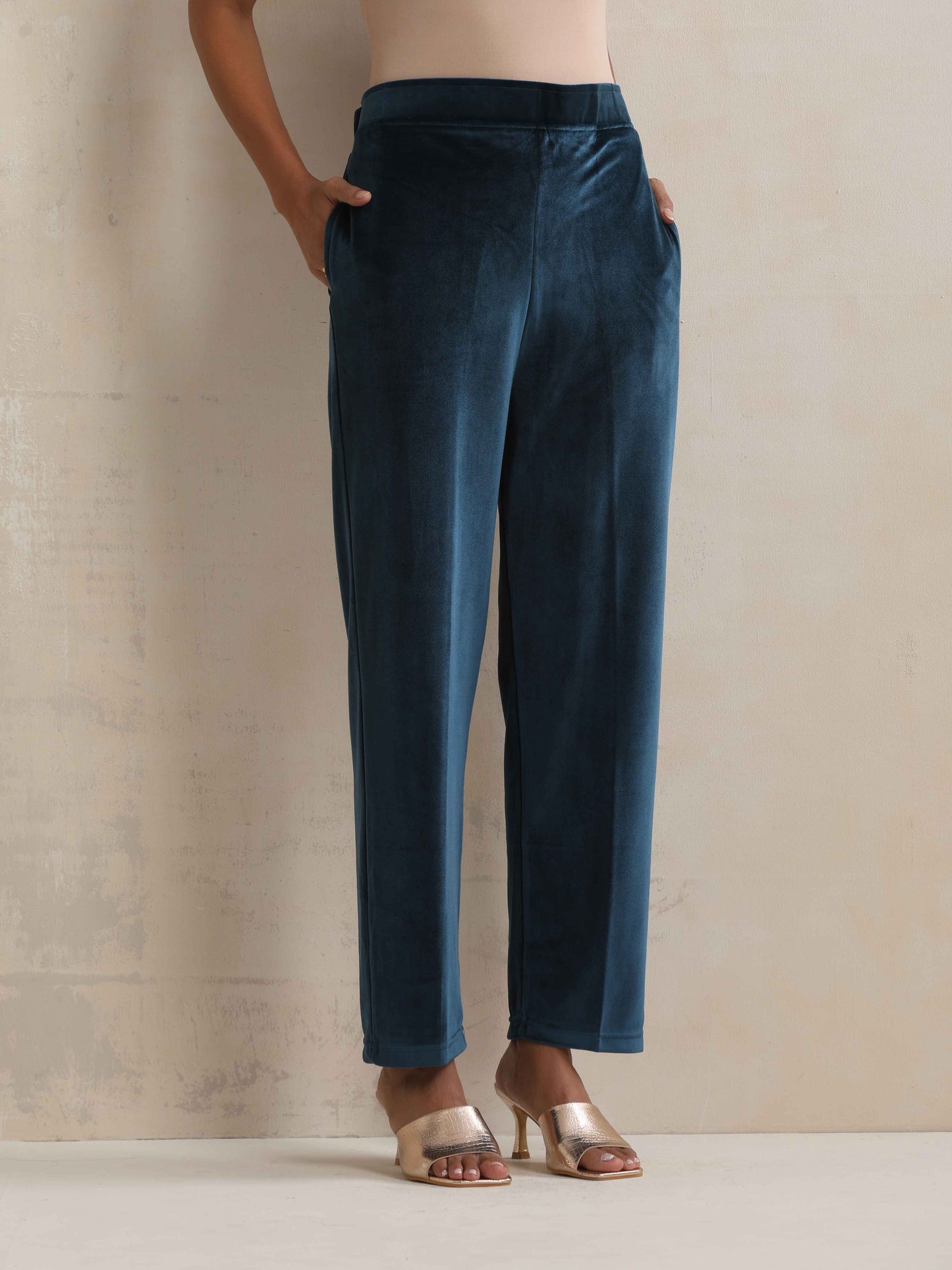 trueBrowns Blue Velvet Embroidered Kurta Pant Dupatta Set | Swadesiicart
