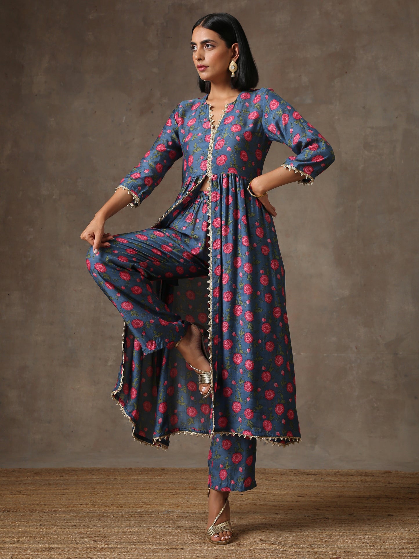 trueBrowns Blue Pink Printed Silk Kurta Pant Set | Swadesiicart