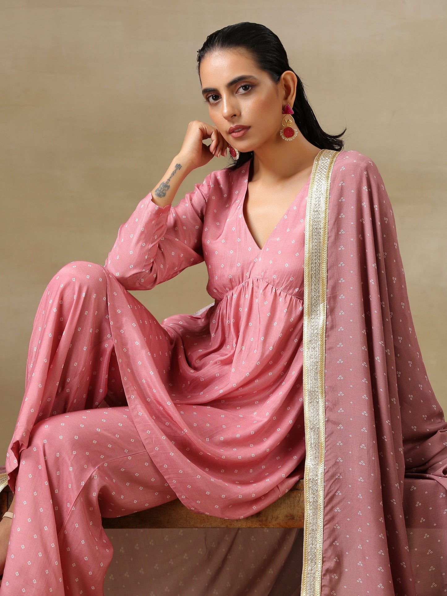 trueBrowns Light Mauve Bandhani Printed Silk Flared Kurta Pant Dupatta Set | Swadesiicart