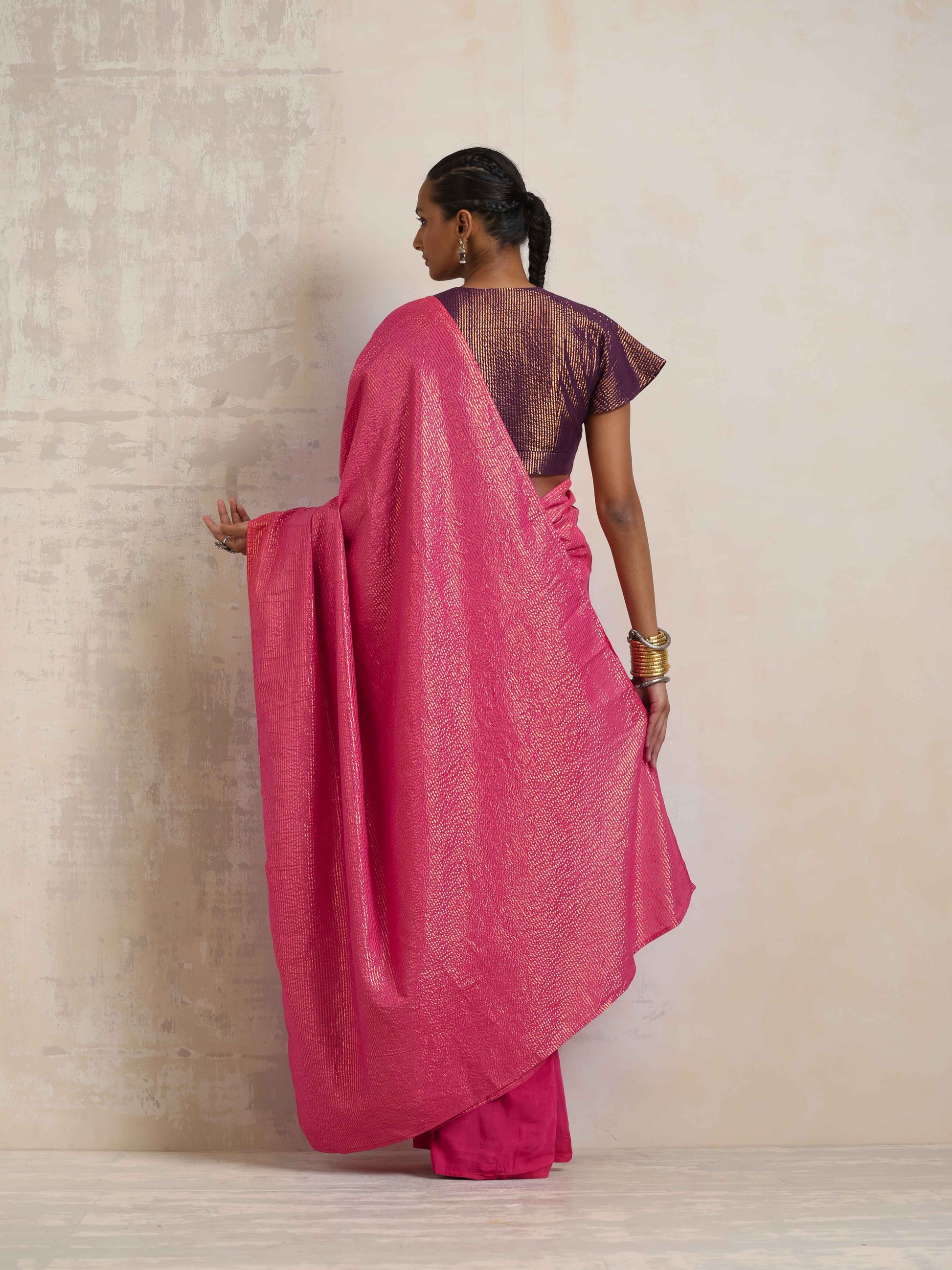 trueBrowns Pink Gold Metallic Ready To Wear Saree | Swadesiicart