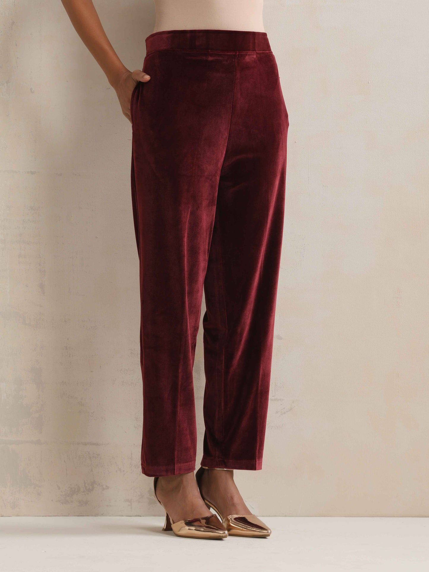 trueBrowns Maroon Velvet Floral Embroidered Kurta Pant Dupatta Set | Swadesiicart