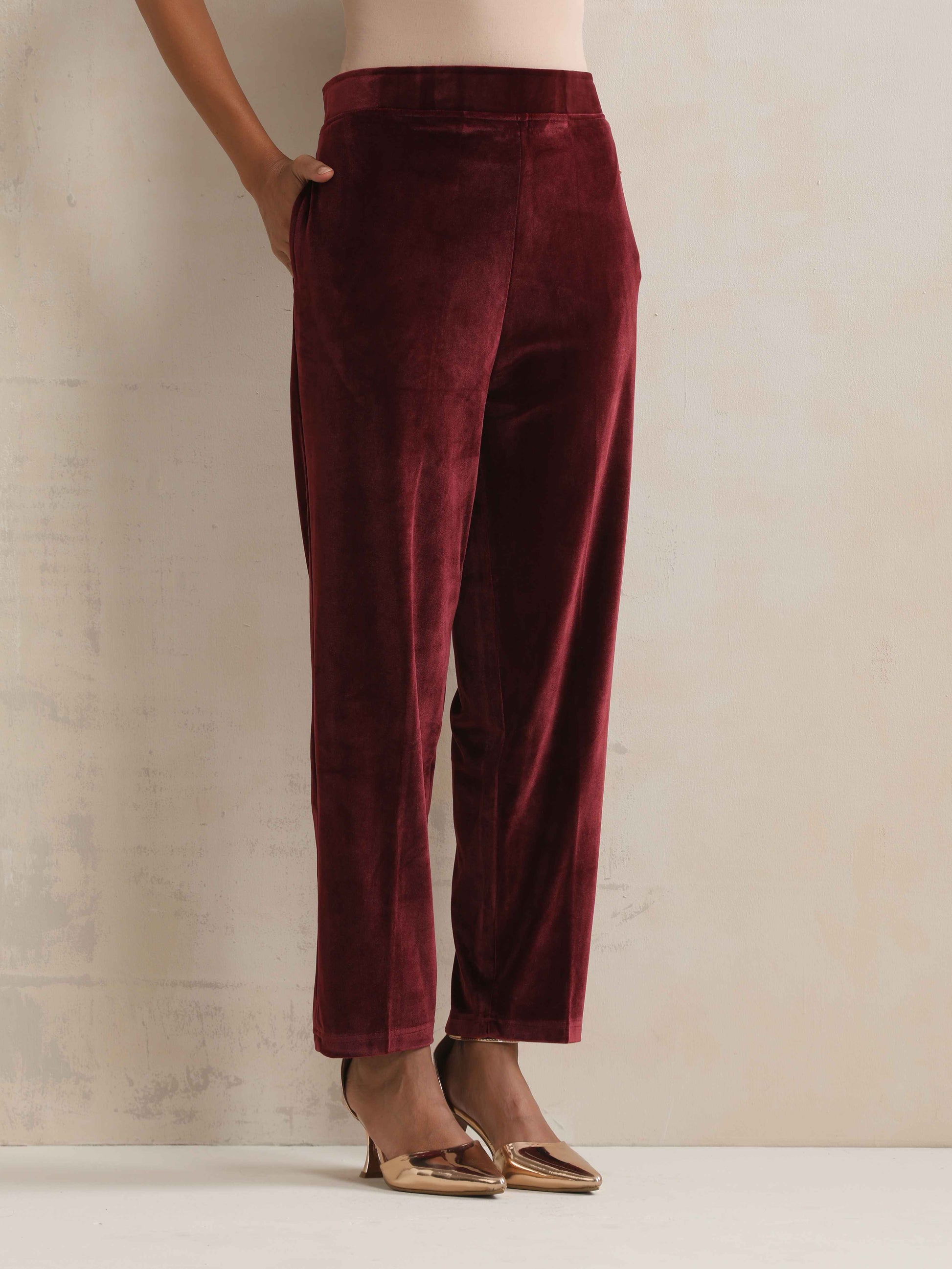 trueBrowns Maroon Velvet Floral Embroidered Kurta Pant Dupatta Set | Swadesiicart