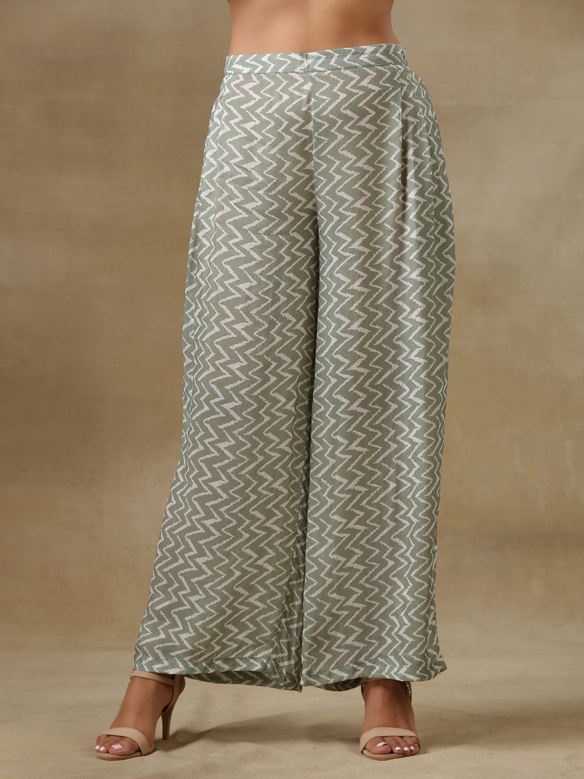 trueBrowns Light Green Bandhani Printed Silk Sleevesless Jacket Pant Set | Swadesiicart
