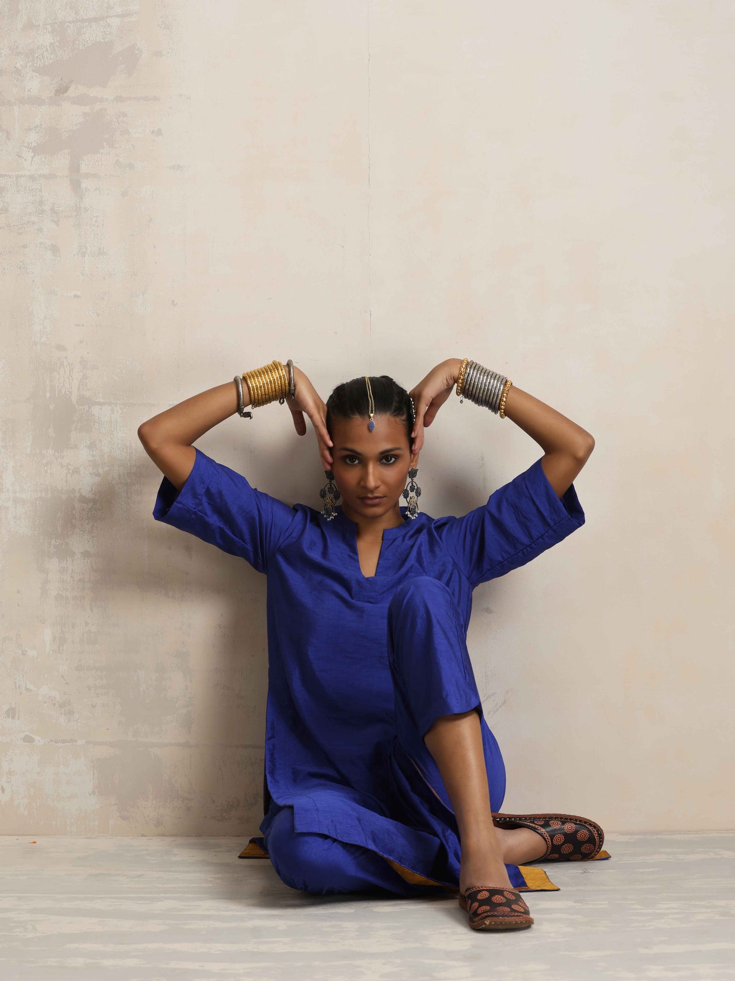 trueBrowns Blue Silk High Slit Kurta Set | Swadesiicart