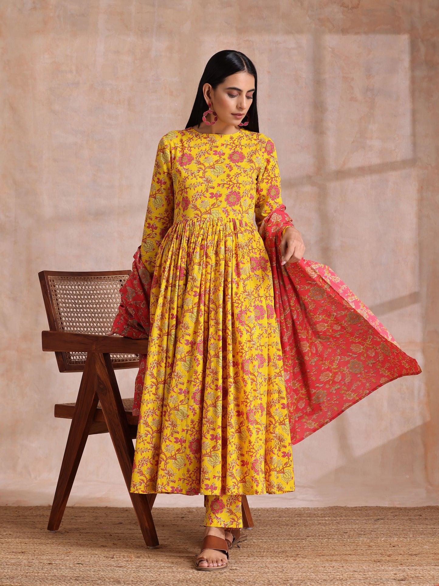 trueBrowns Sunshine Yellow Overall Floral Block Print Cotton Kurta Pant Dupatta Set | Swadesiicart