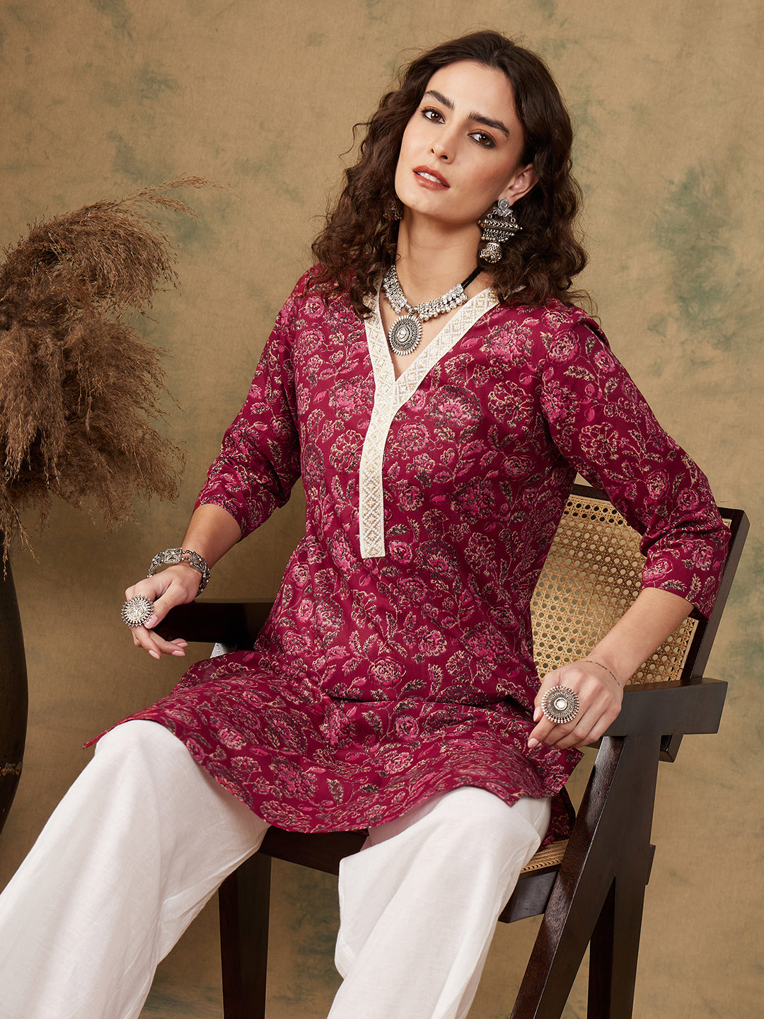 InWeave Women's Burgundy Maroon Print V Neck Lace Work Straight Kurta - Swadesiicart