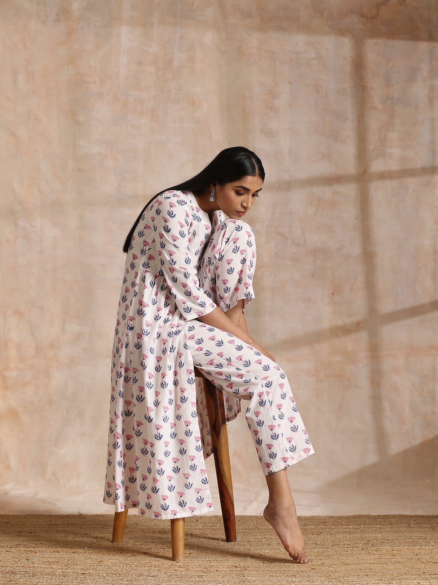 trueBrowns White With Pink Blue Buta Block Print Cotton Kurta Pant Set | Swadesiicart