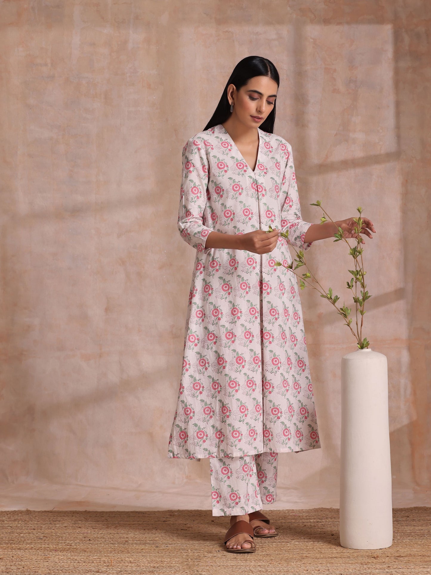 trueBrowns Pink Green Buta On White Block Print Cotton Slit Kurta Pant Set | Swadesiicart