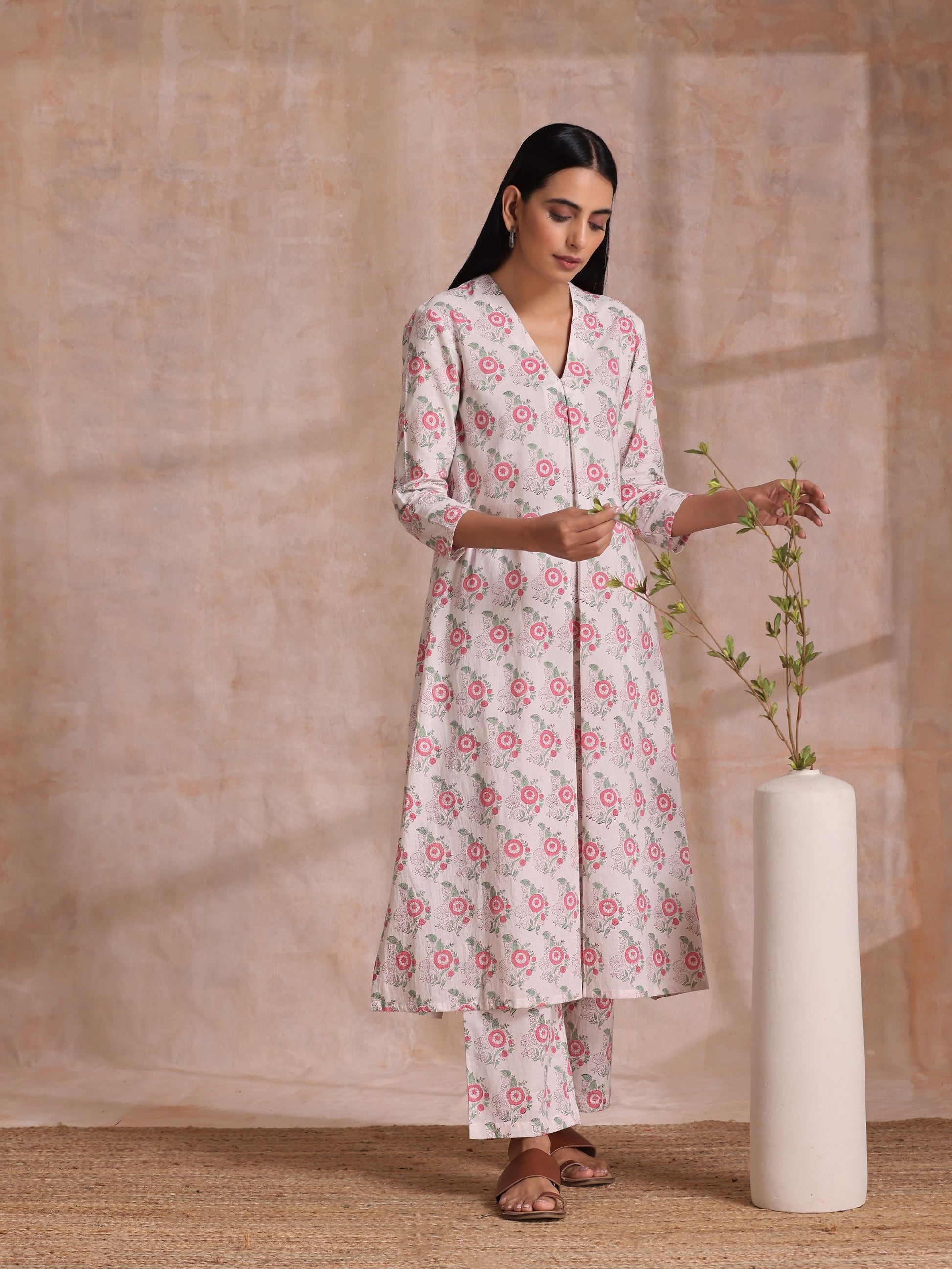 trueBrowns Pink Green Buta On White Block Print Cotton Slit Kurta Pant Set | Swadesiicart