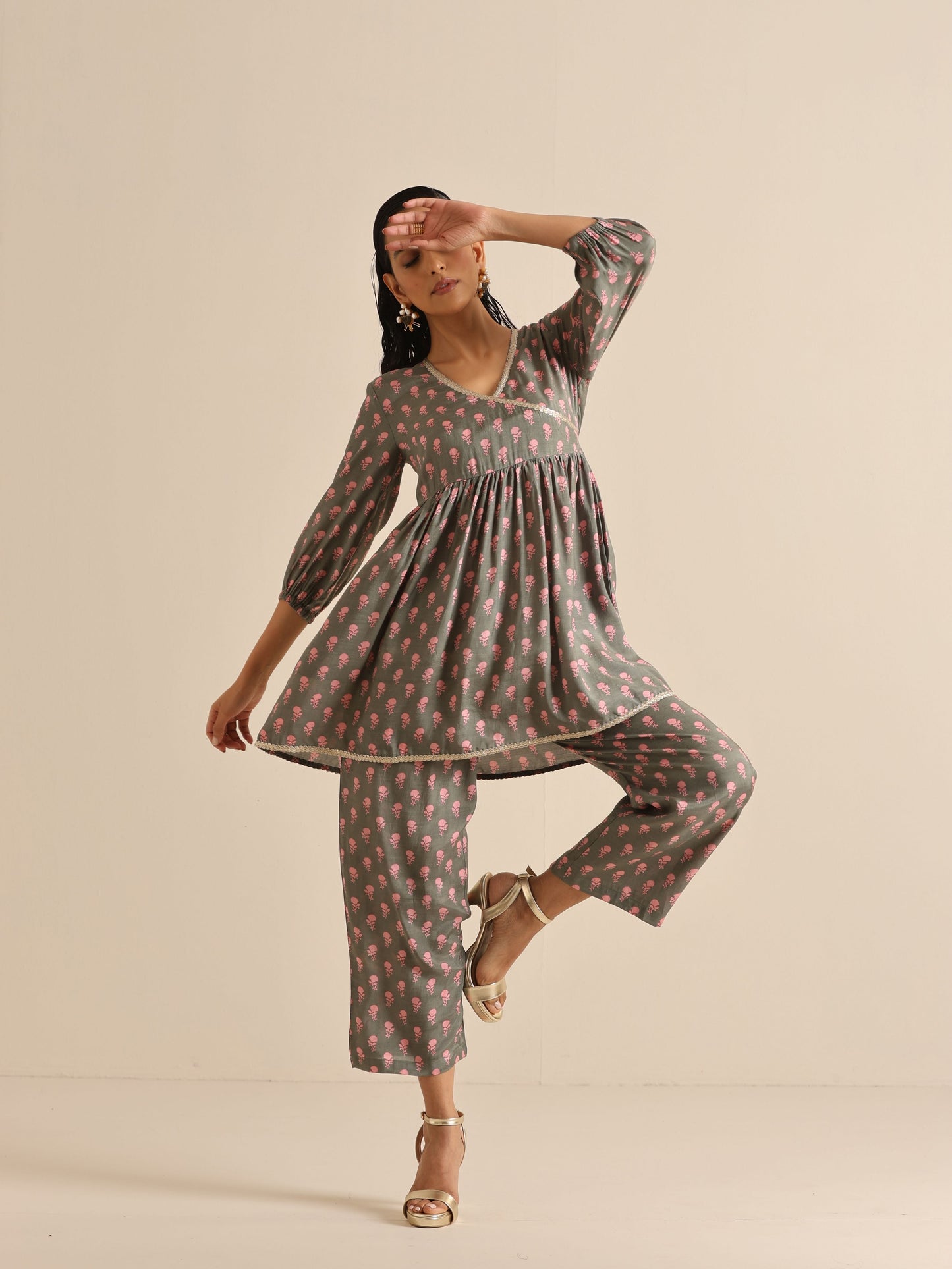 trueBrowns Grey Floral Silk Printed Co-Ord Set - Swadesiicart