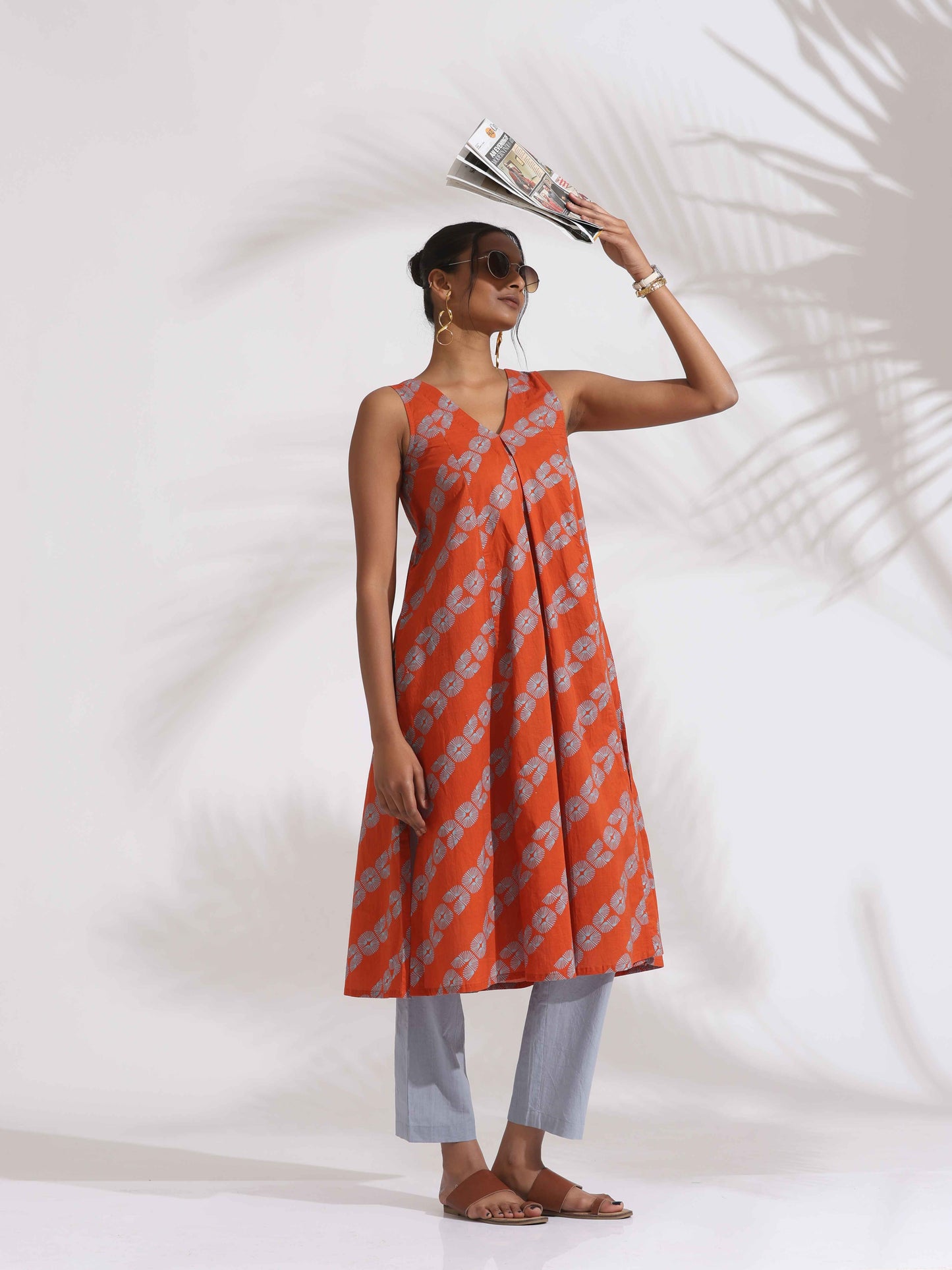 trueBrowns Orange Cotton Print Sleeveless Kurta Set | Swadesiicart