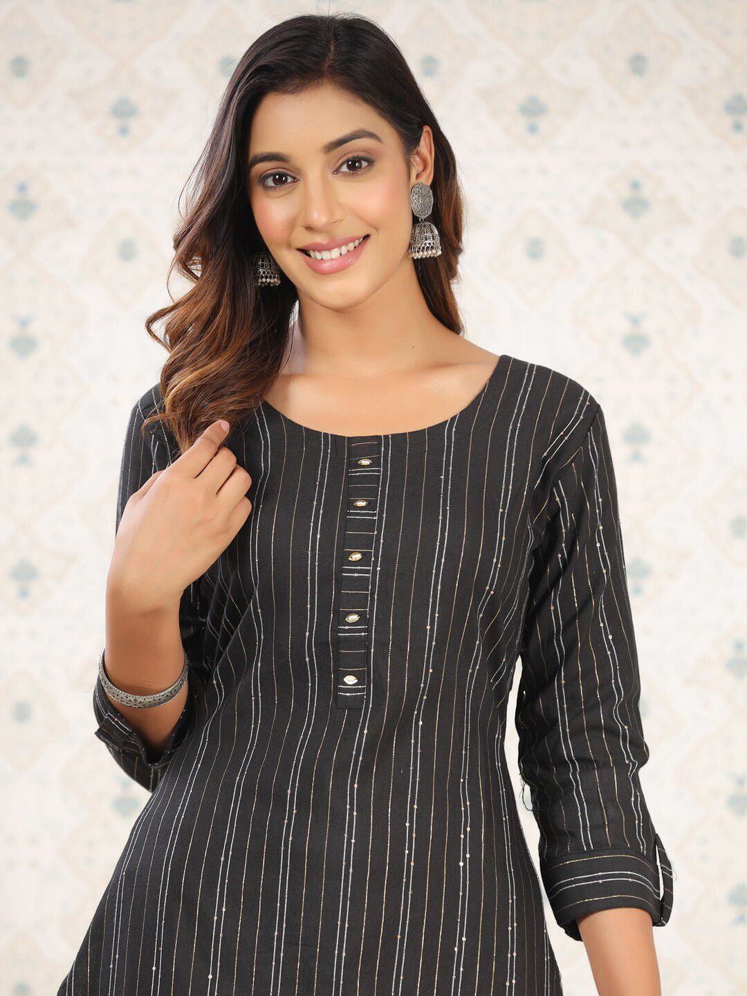 Ode by House of Pataudi Striped Round Neck Straight Cotton Kurta - Swadesiicart