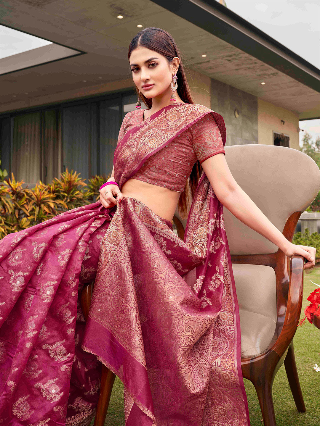 Tikhi Imli Pink Ethnic Motifs Woven Design Zari Saree | Swadesiicart