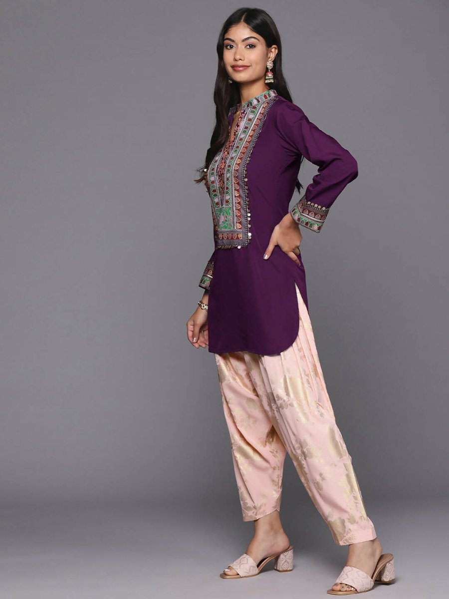 Ahalyaa Women's Traditional wear Kurta Set - Burgundy | Swadesiicart
