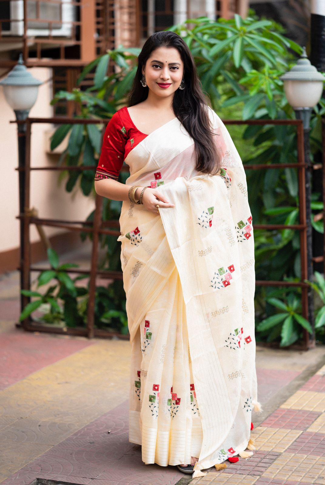 Cream Silk Blend Ethnic Motifs Saree with Unstitched Blouse - Hiral Fashion | Swadesiicart