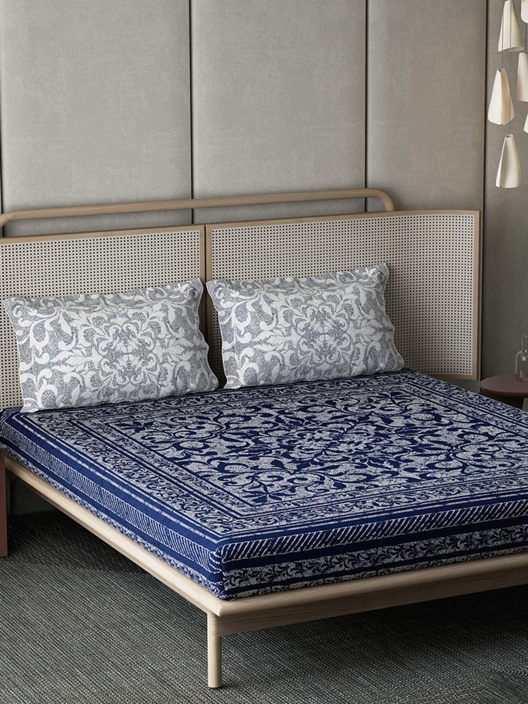 DDecor Blue & White Ethnic Motifs Cotton 140 TC King Bedsheet With 2 Pillow Covers - Swadesiicart