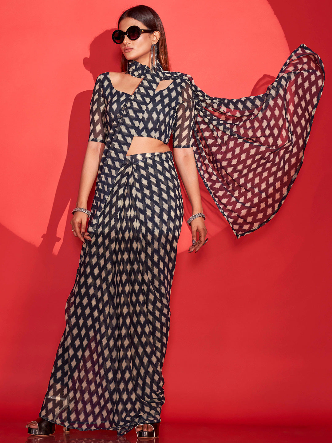 Tikhi Imli Geometric Printed Saree | Swadesiicart