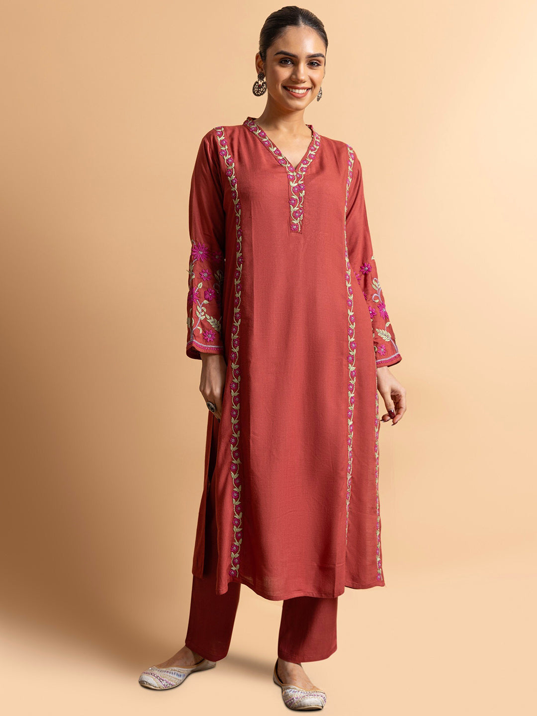 HOUSE OF KARI Floral Embroidered Regular Chikankari Kurta with Trousers | Swadesiicart