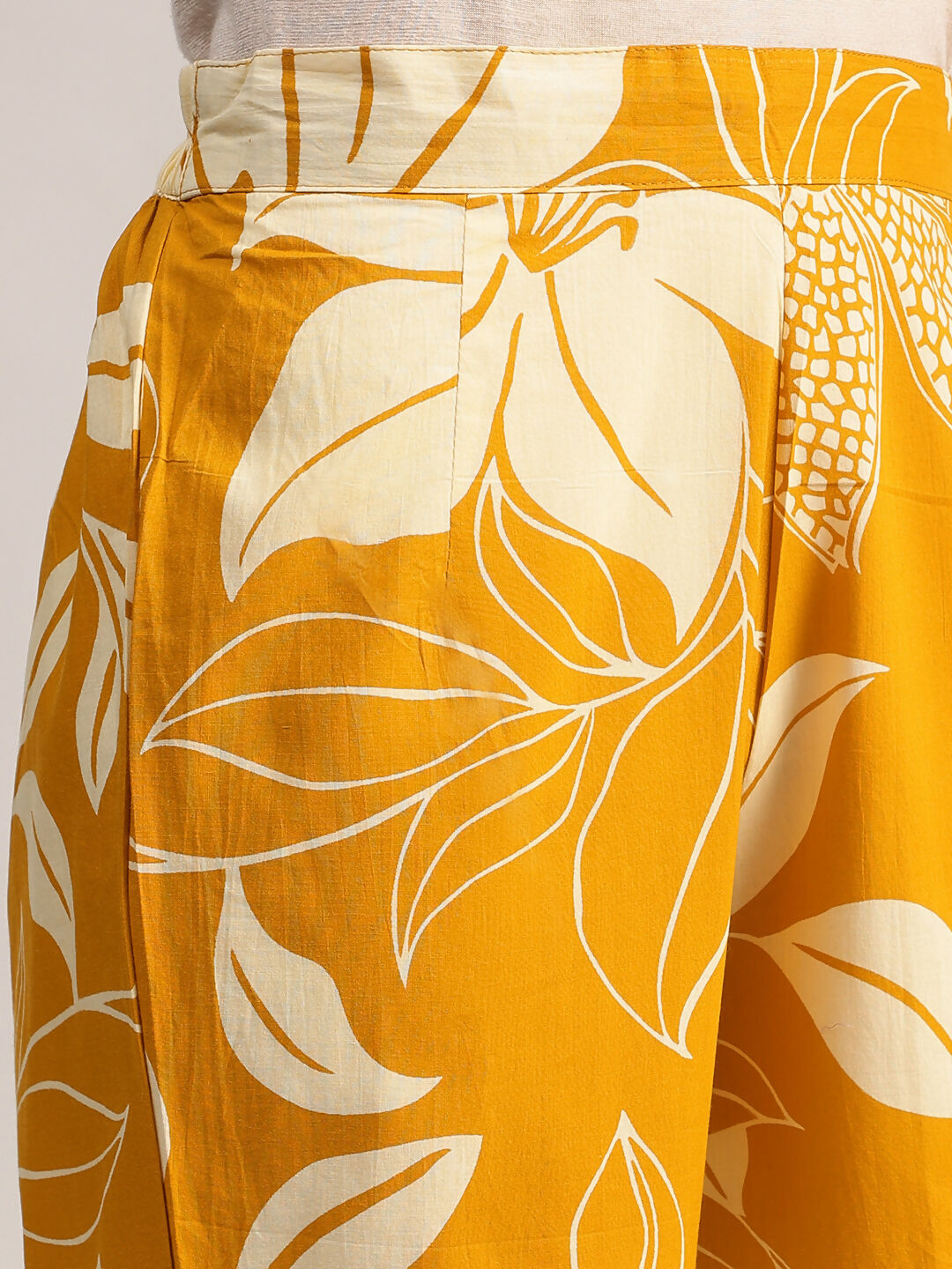 Aavyora Women's Mustard Yellow & White Floral Printed Cotton Co-Ord Set - Swadesiicart