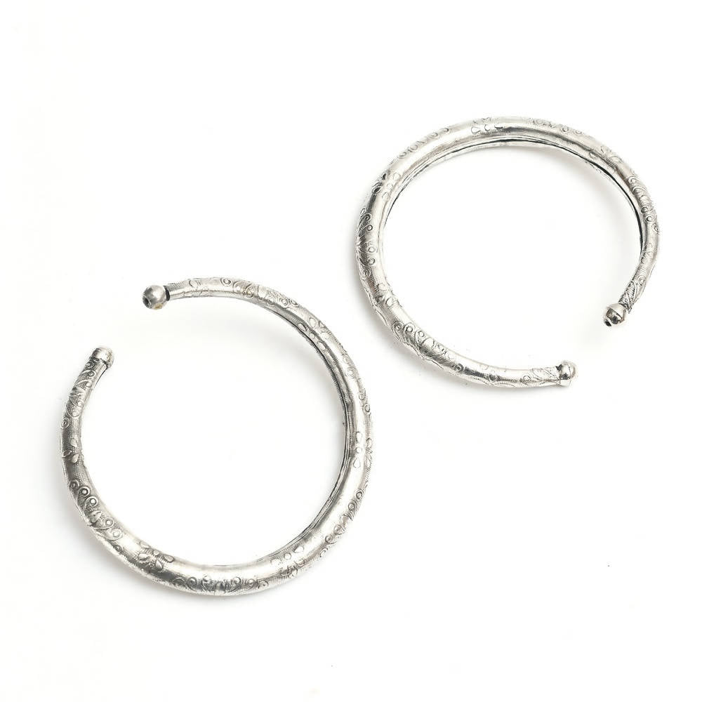 Mominos Fashion Kamal Johar Oxidised Silver Floral Pressing Style Anklets | Swadesiicart