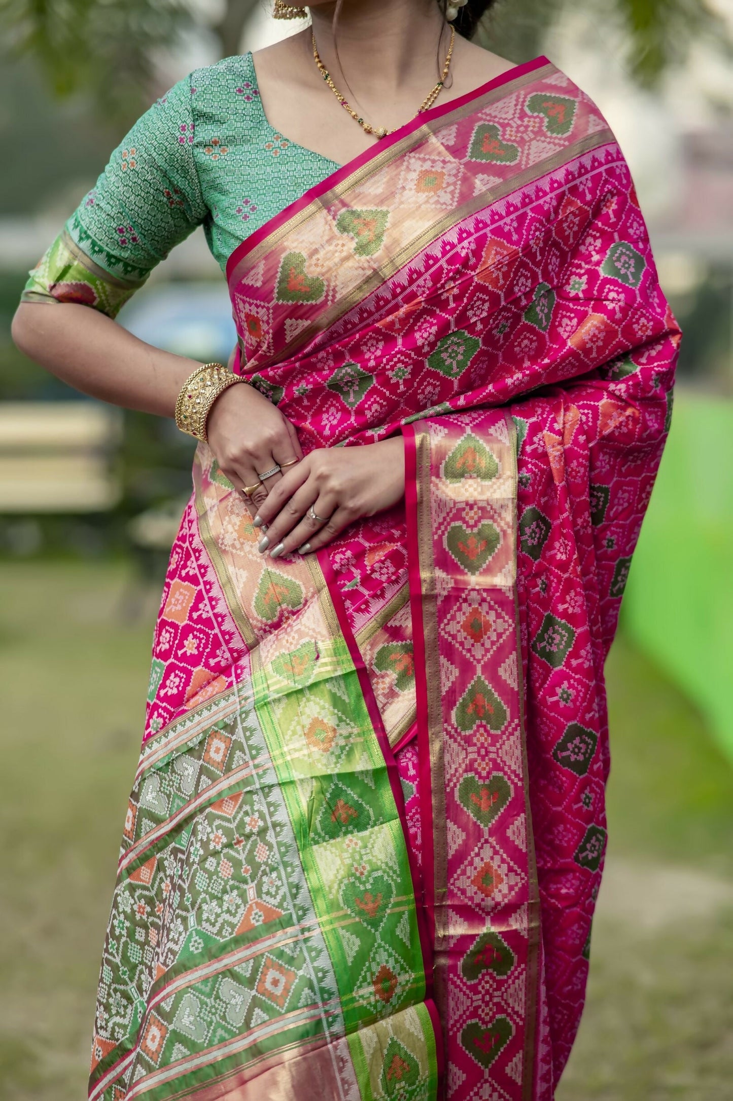 Vishnu Weaves Women's Rani Banarasi Silk Saree with Blouse - Swadesiicart