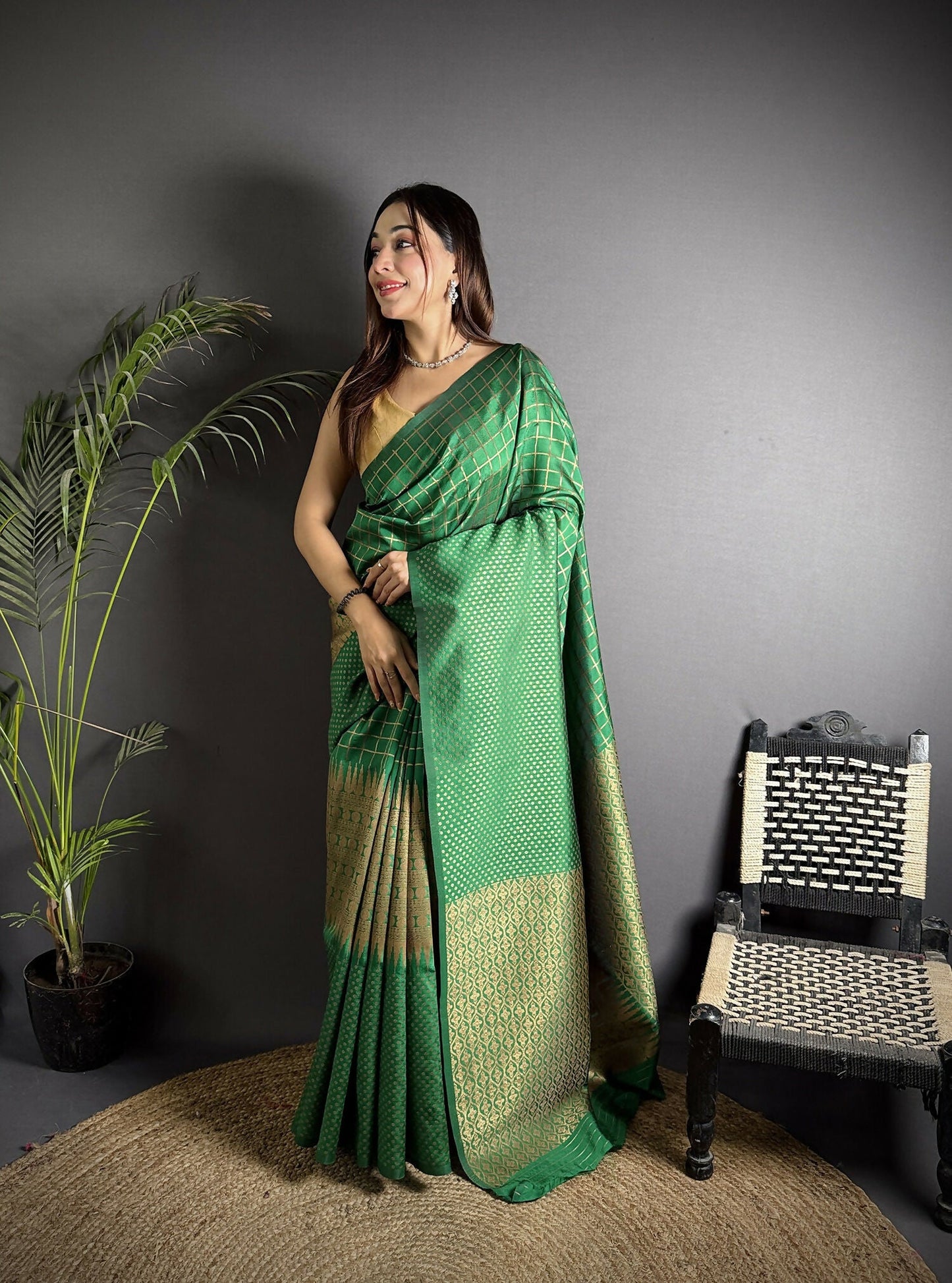 Joban Fashion Emerald Green Banarasi Soft Lichi Silk Checks & Woven Saree | Swadesiicart
