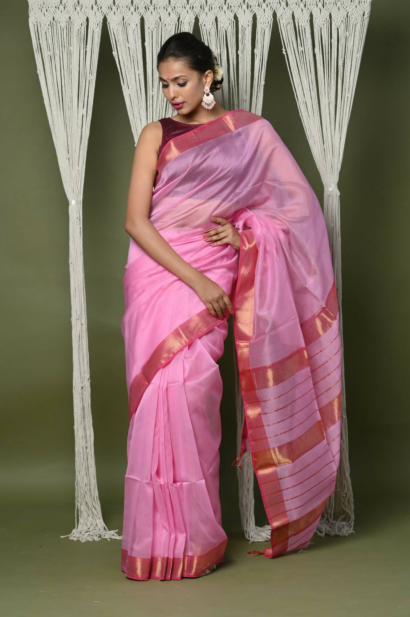 Very Much Indian Handloom Cotton Silk Maheshwari Saree With Sleek Golden Border - Rose Pink | Swadesiicart