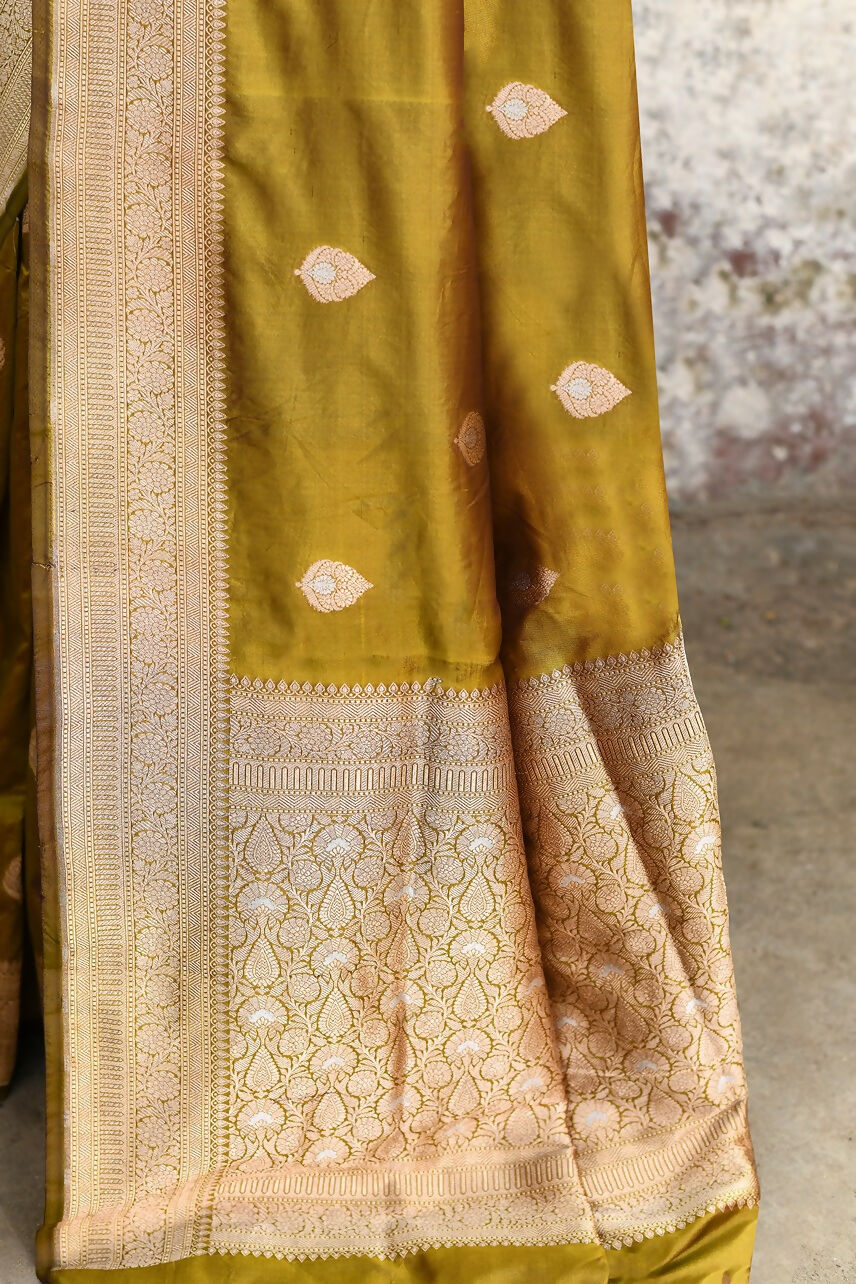 Joban Fashion Olive Green Pure Katan Pure Handloom Banarasi Silk Saree | Swadesiicart