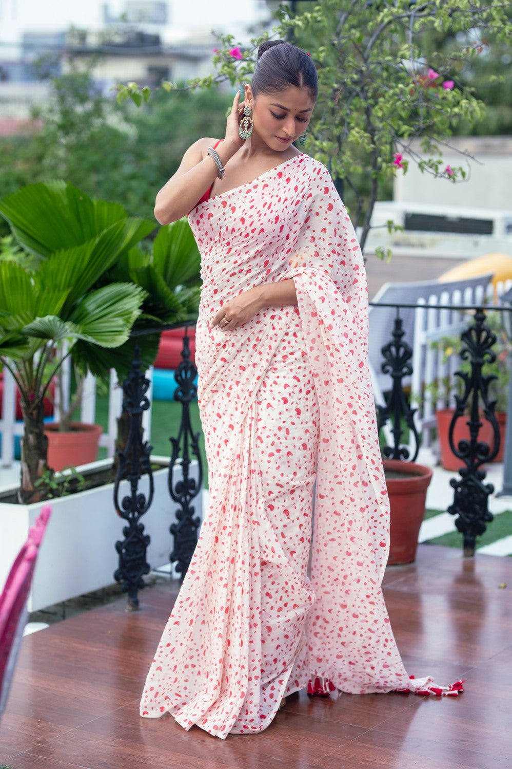 Very Much Indian Mastaani - Pure Mul Cotton Handloom Saree with Beautiful Heart Prints - Red | Swadesiicart