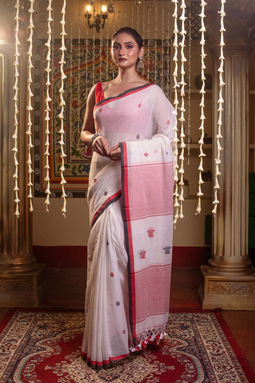 Very Much Indian Mastaani - Pure Mul Jamdhani Cotton Handloom Saree with Beautiful Heart Weaves - Red | Swadesiicart