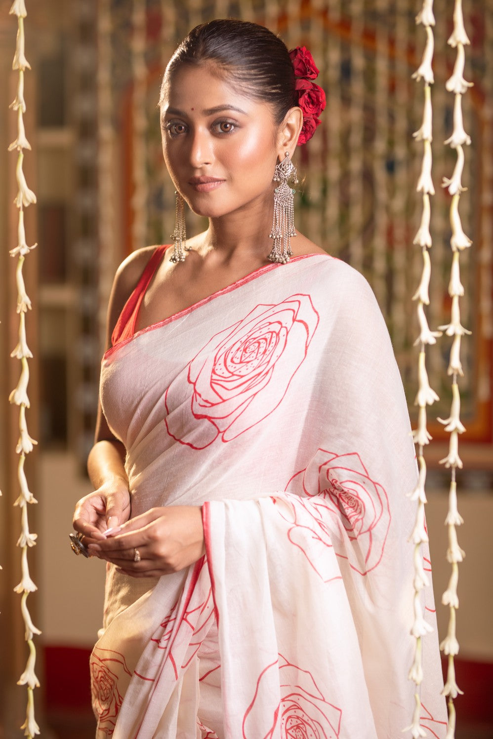 Very Much Indian Mastaani - Pure Mul Cotton Handloom Saree with Beautiful Rose Prints - Red | Swadesiicart