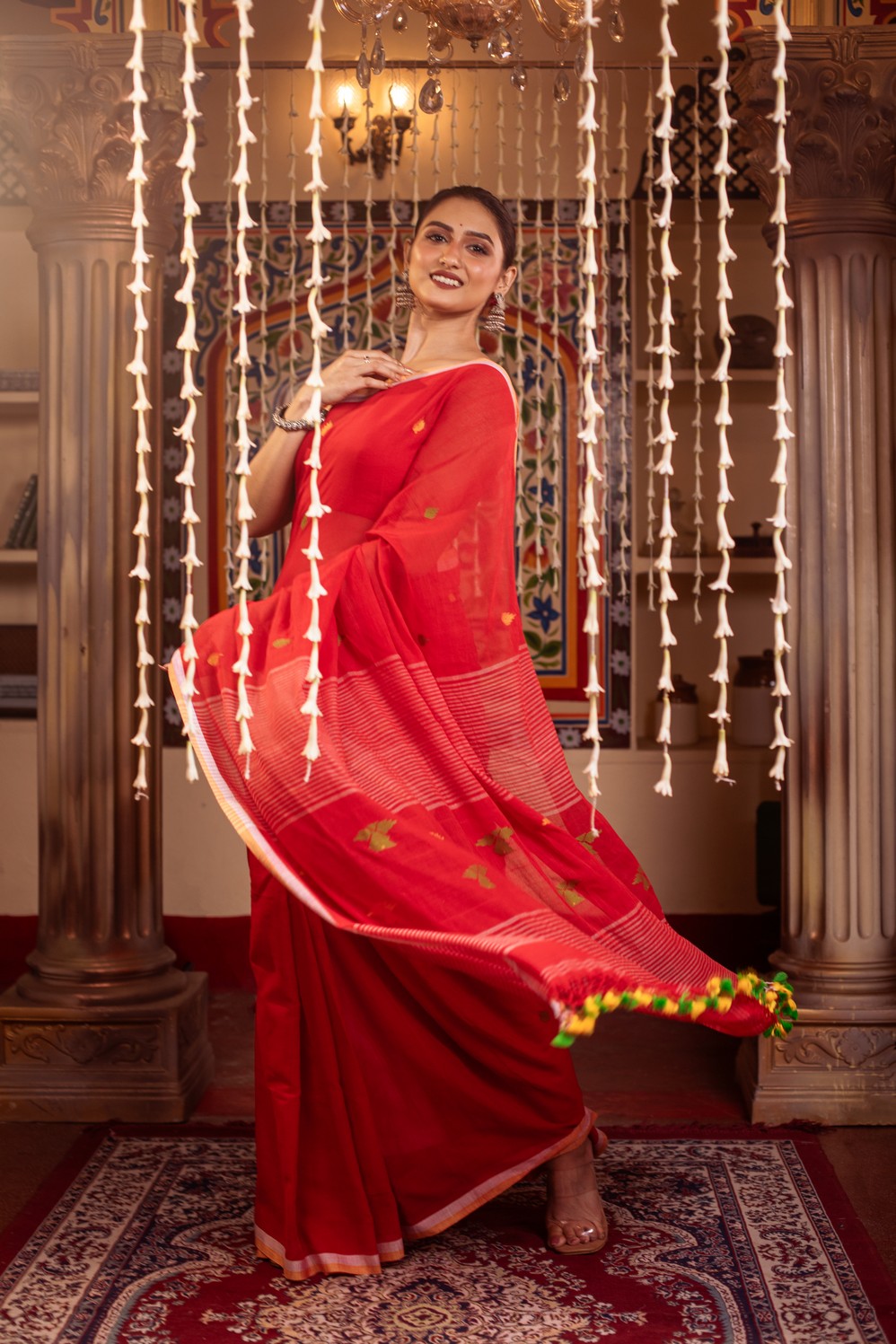 Very Much Indian Mastaani - Pure Mul Jamdhani Cotton Handloom Saree with Beautiful Diamond Weaves - Red | Swadesiicart