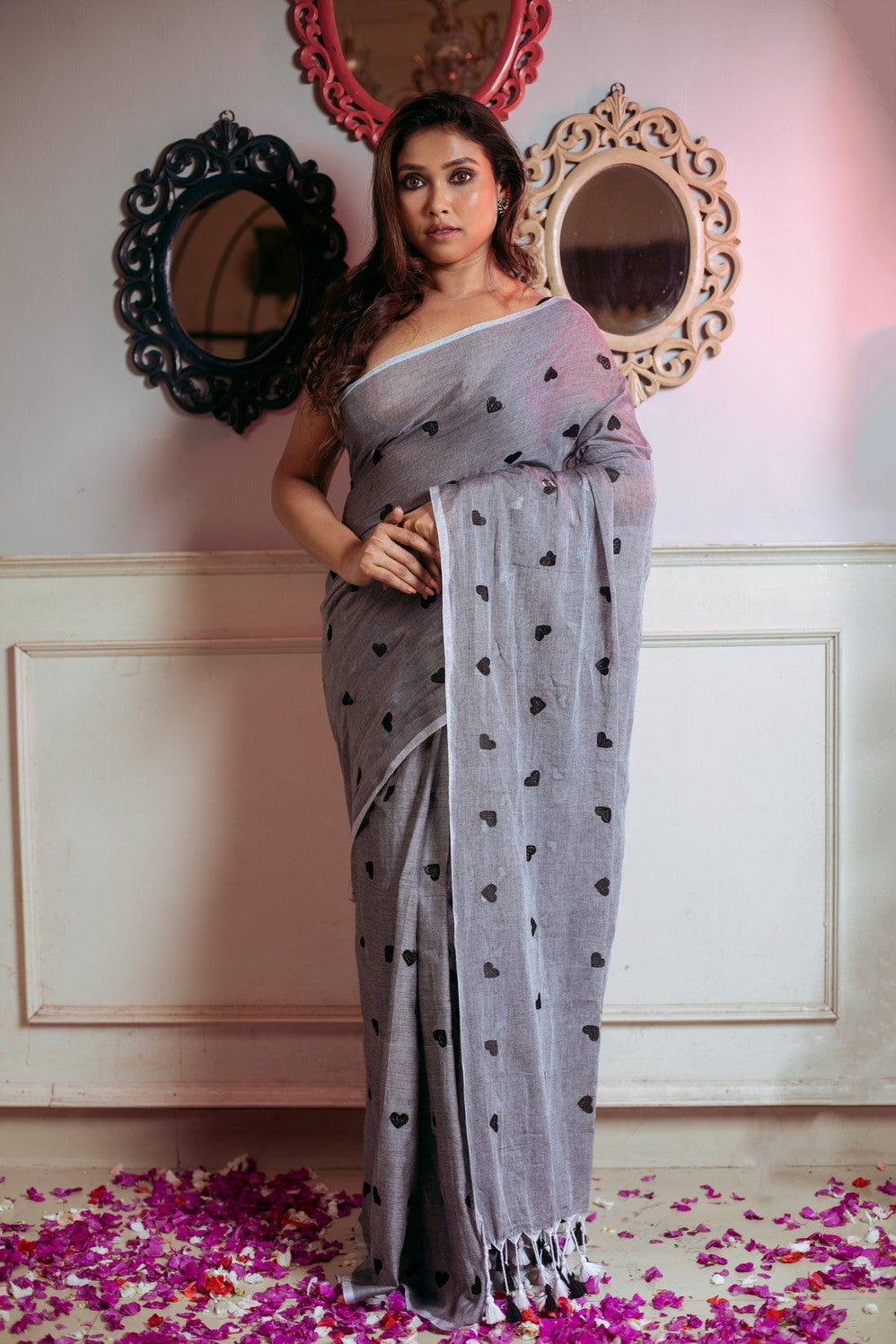 Very Much Indian Mastaani - Pure Mul Jamdhani Cotton Handloom Saree with Beautiful Heart Weaves - Grey | Swadesiicart