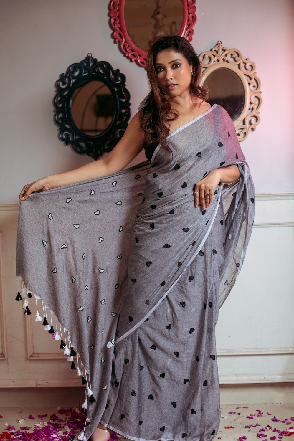 Very Much Indian Mastaani - Pure Mul Jamdhani Cotton Handloom Saree with Beautiful Heart Weaves - Grey | Swadesiicart