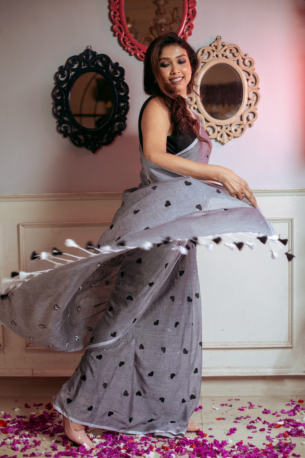 Very Much Indian Mastaani - Pure Mul Jamdhani Cotton Handloom Saree with Beautiful Heart Weaves - Grey | Swadesiicart