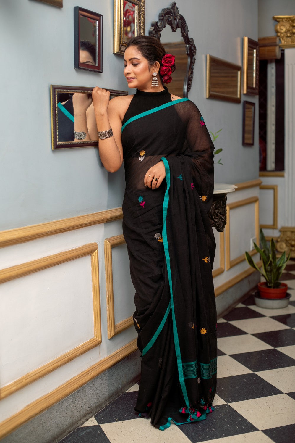 Very Much Indian Mastaani - Pure Mul Cotton Handloom Saree with Beautiful Floral Weaves - Black | Swadesiicart